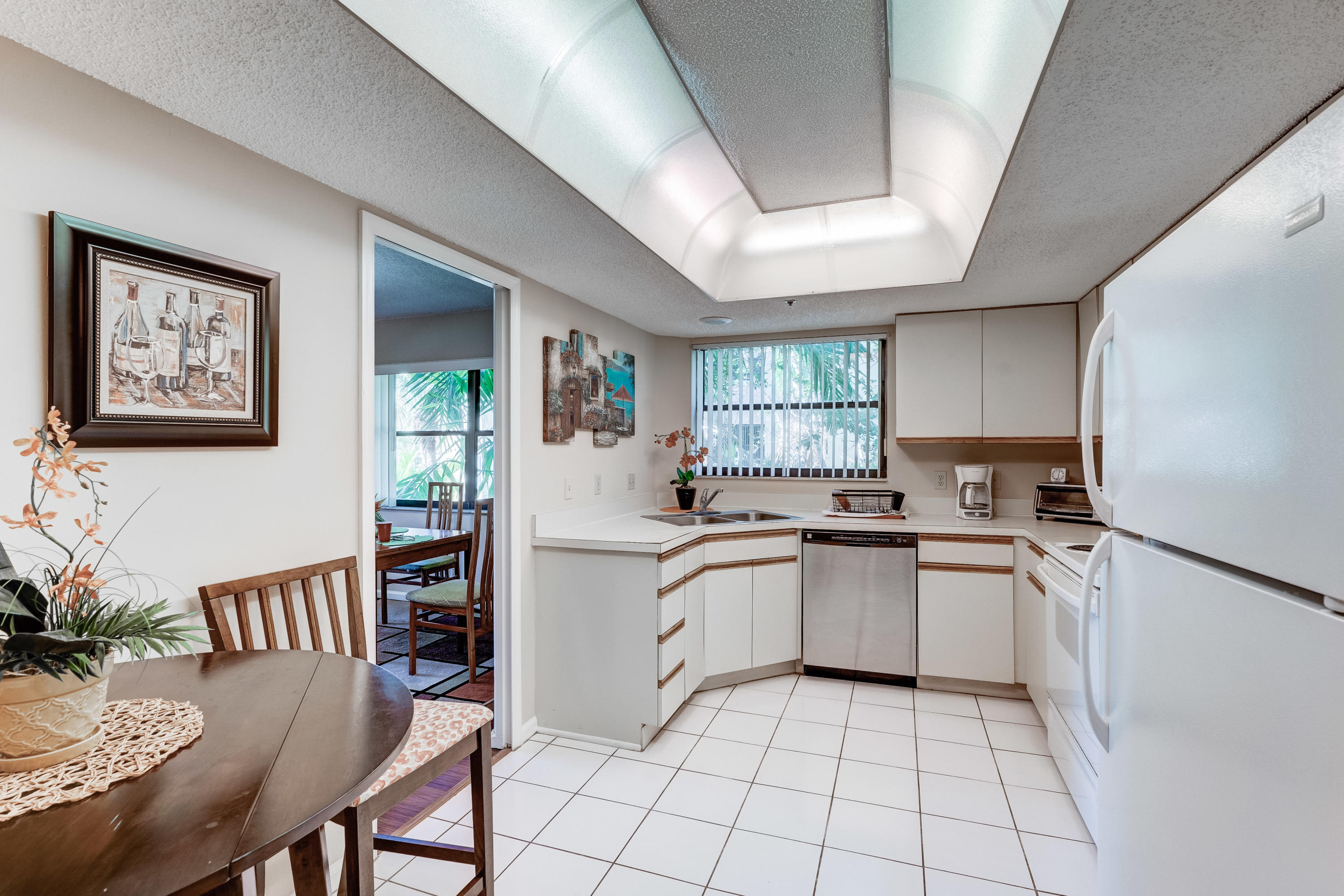 UNO LAGO 7 CONDO - Residential Lease