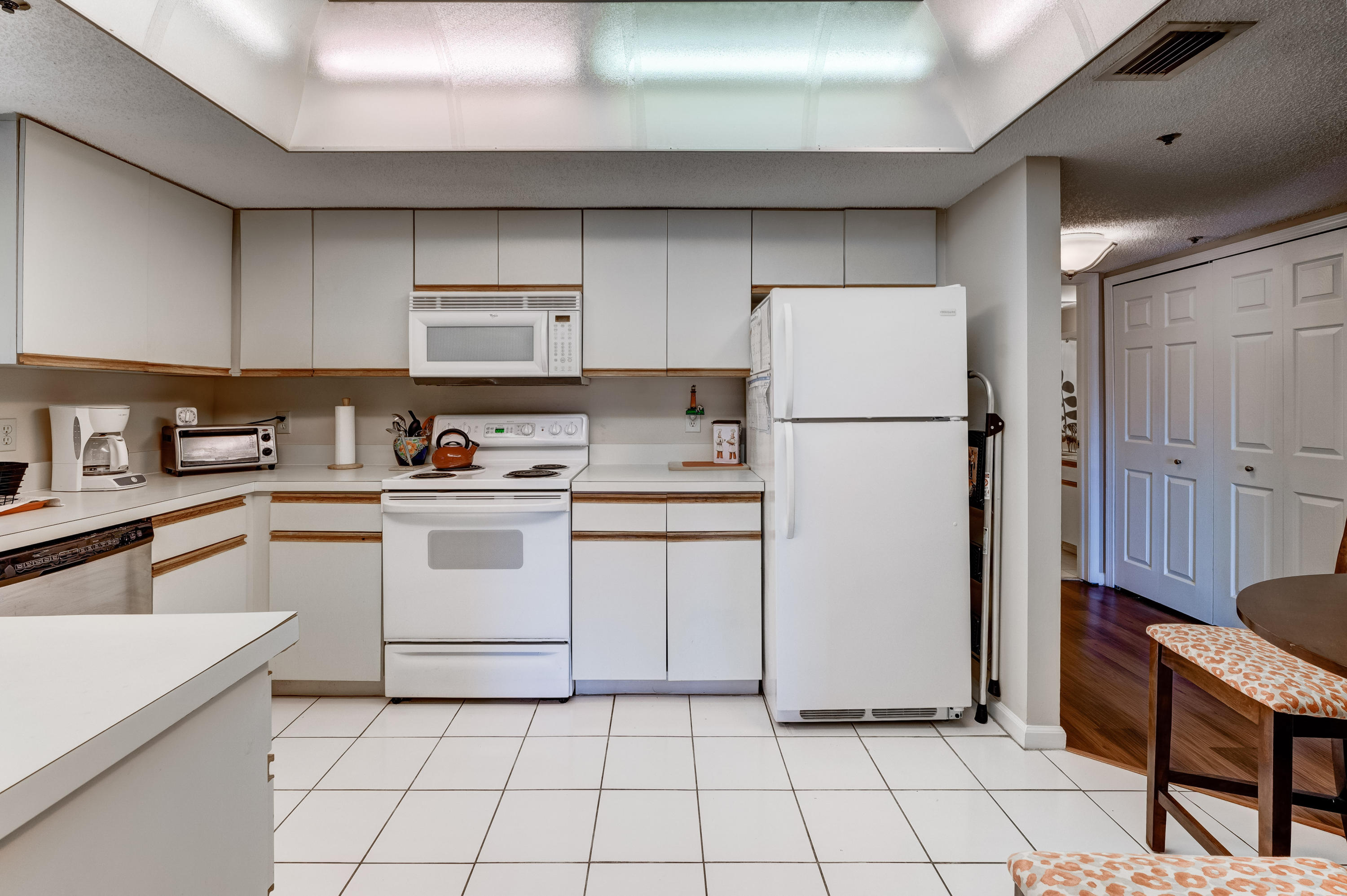 UNO LAGO 7 CONDO - Residential Lease