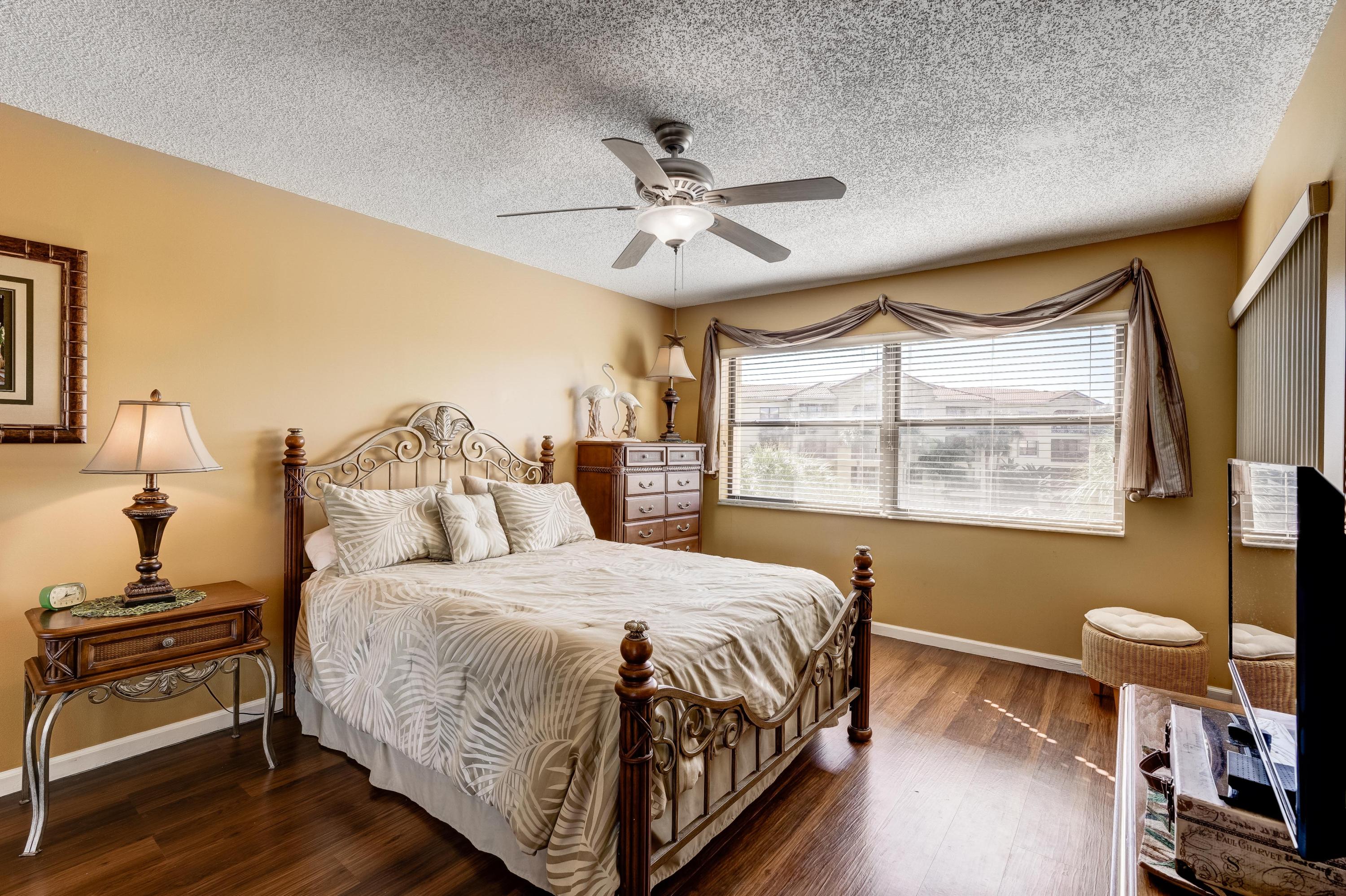 UNO LAGO 7 CONDO - Residential Lease