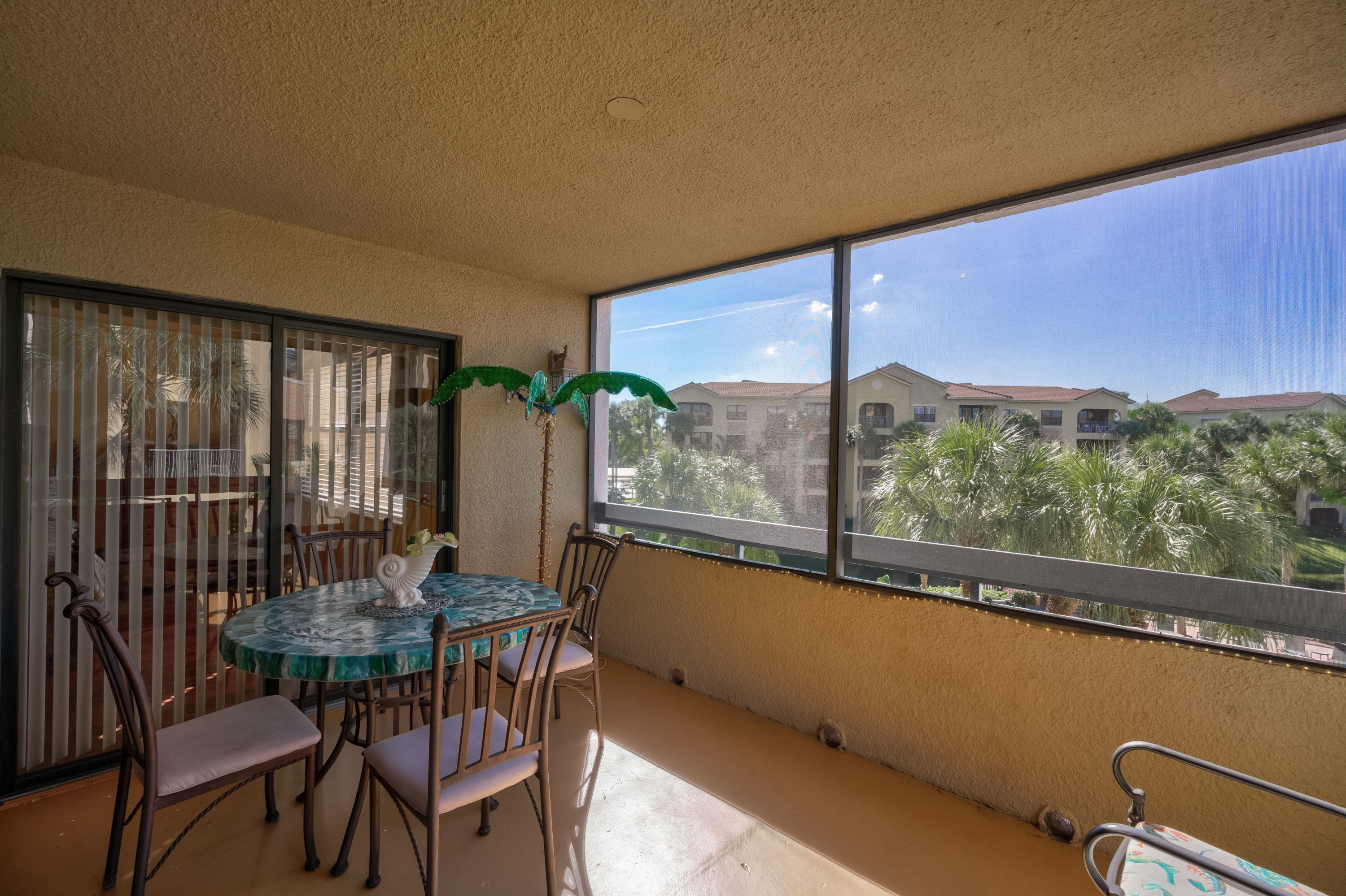 UNO LAGO 7 CONDO - Residential Lease