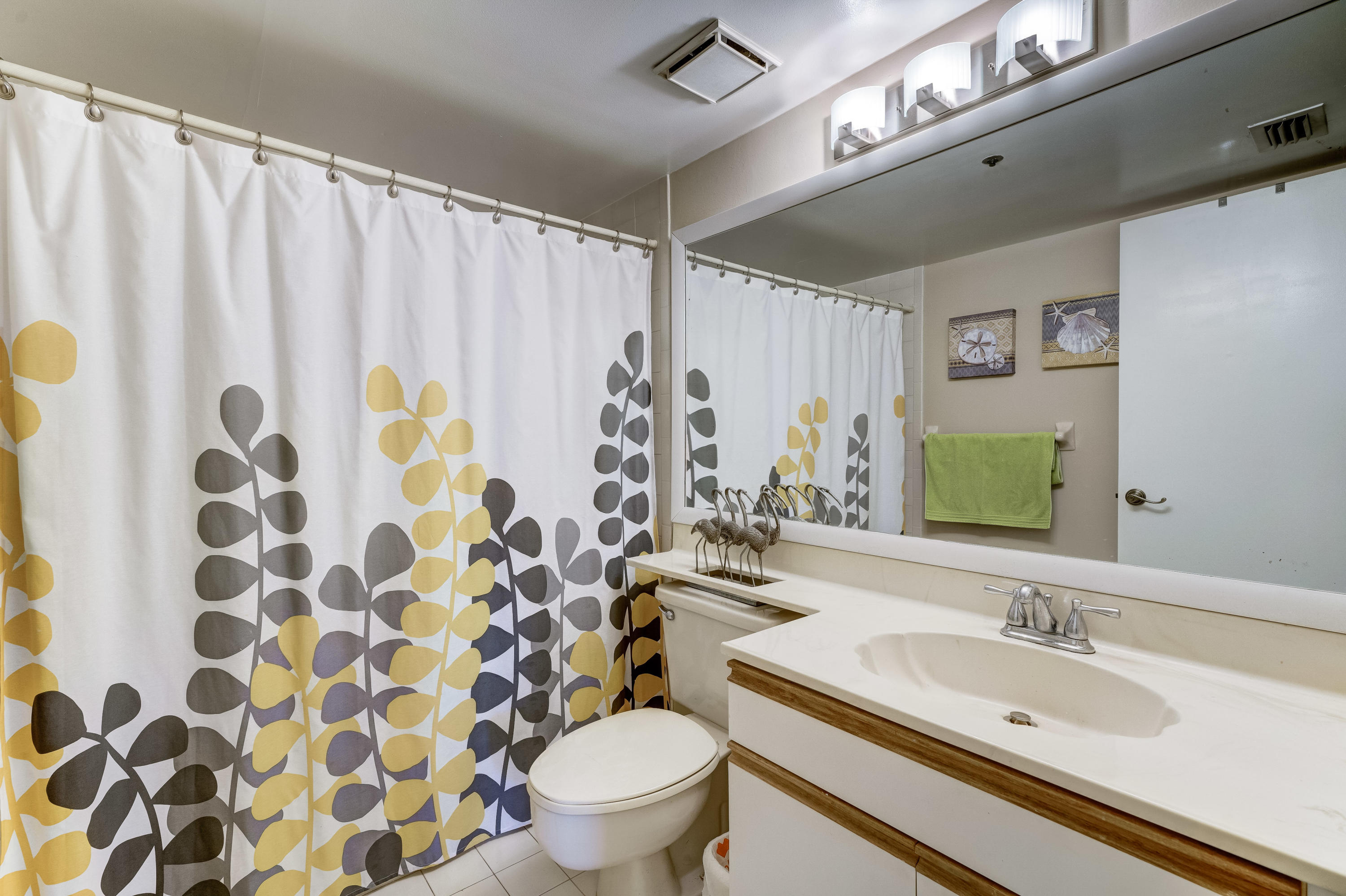 UNO LAGO 7 CONDO - Residential Lease