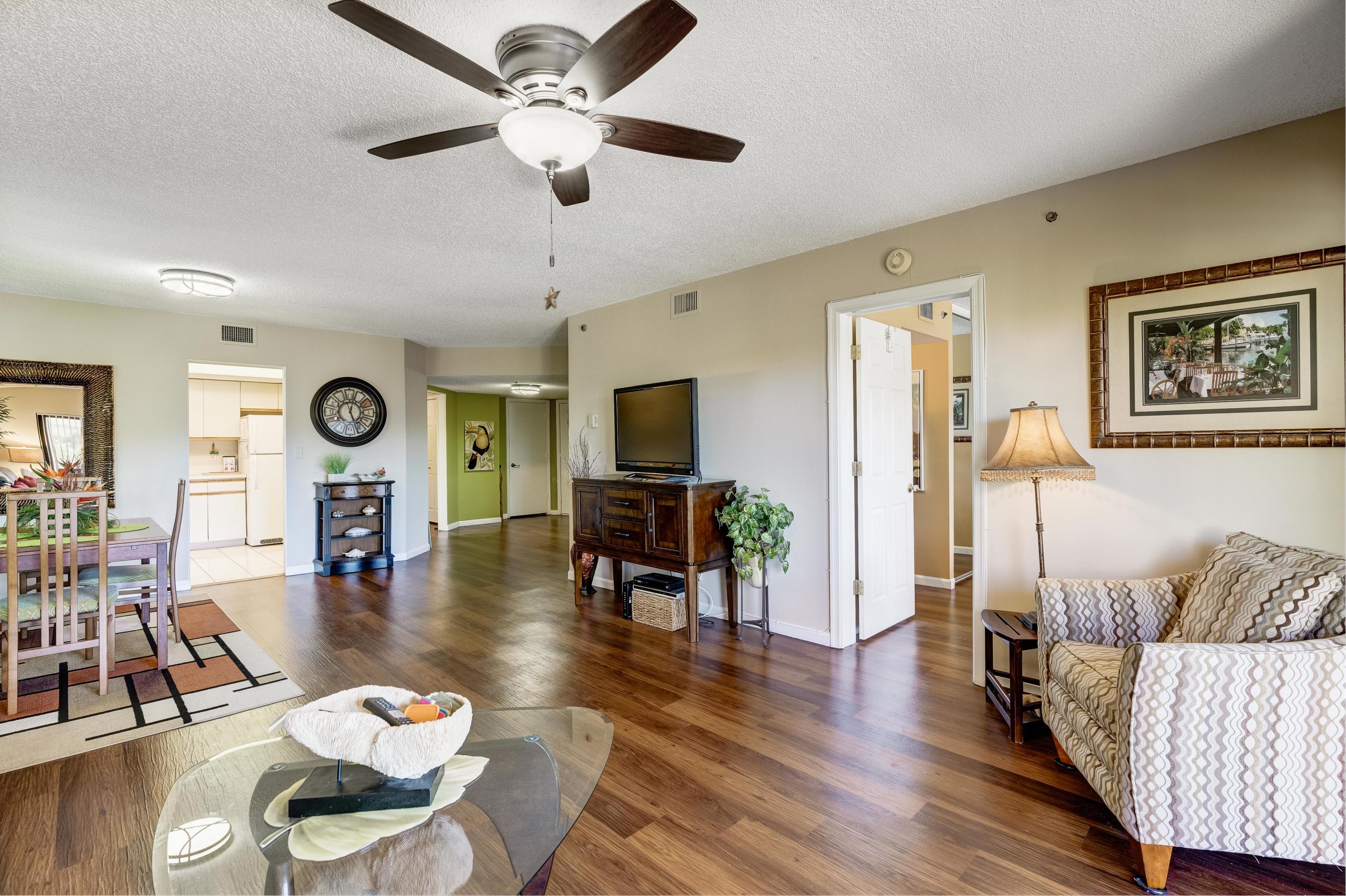 UNO LAGO 7 CONDO - Residential Lease