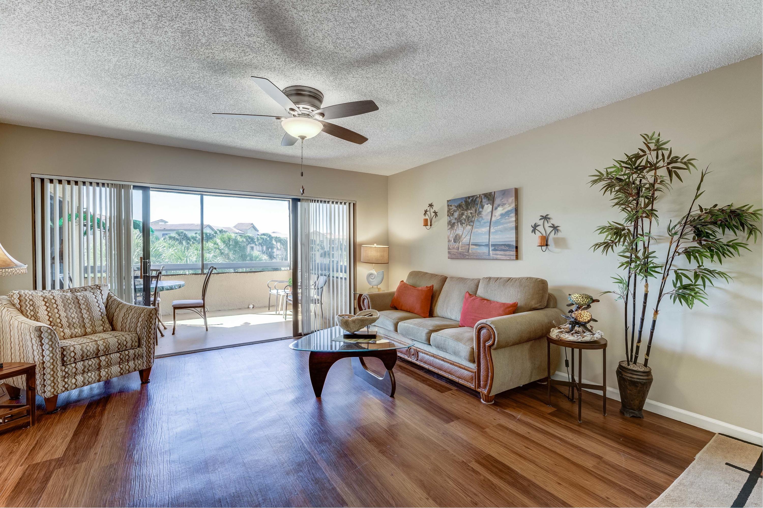 UNO LAGO 7 CONDO - Residential Lease