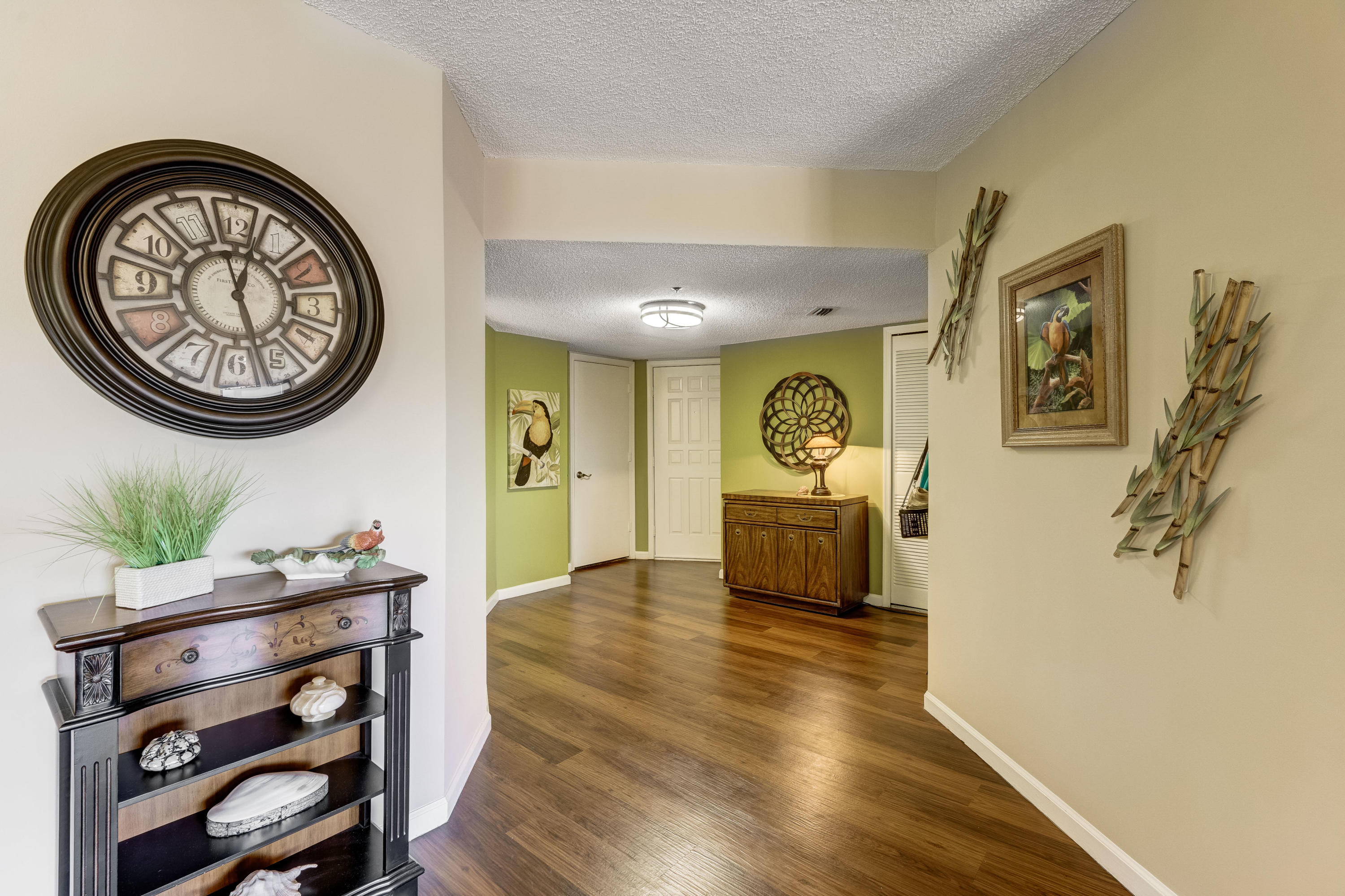 UNO LAGO 7 CONDO - Residential Lease