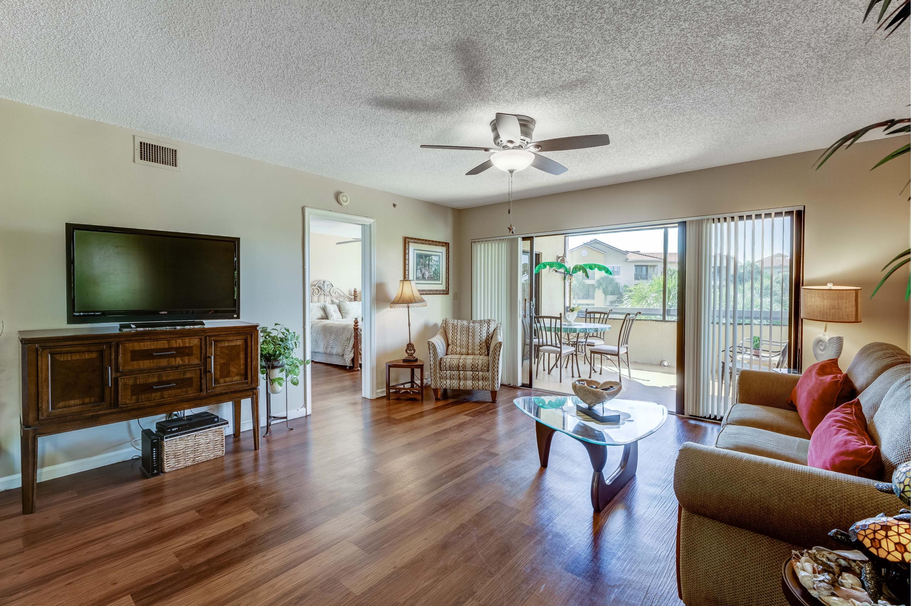 UNO LAGO 7 CONDO - Residential Lease