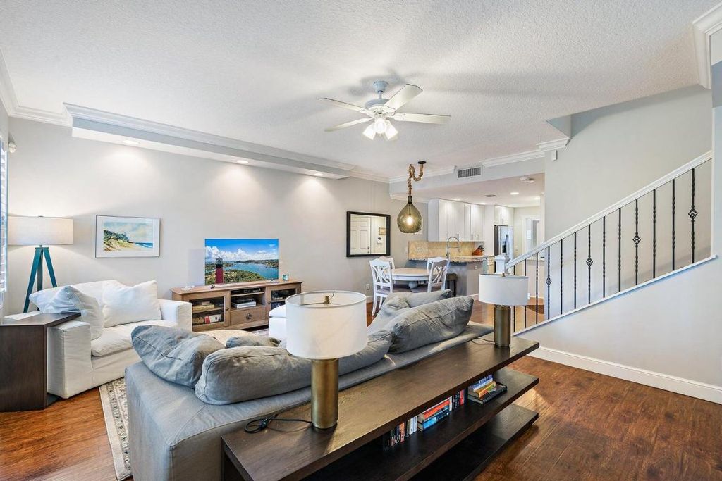 Photo of 3239 E Community Drive, Jupiter, FL 33458 (MLS # R10961869)