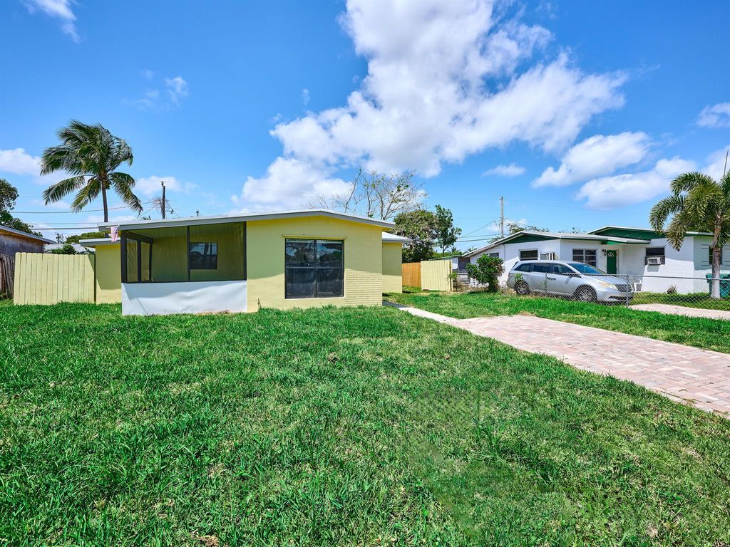 Photo of 201 Ocean Parkway, Boynton Beach, FL 33435 (MLS # R11086732)