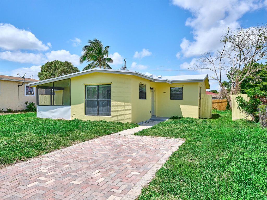 Photo of 201 Ocean Parkway, Boynton Beach, FL 33435 (MLS # R11086732)