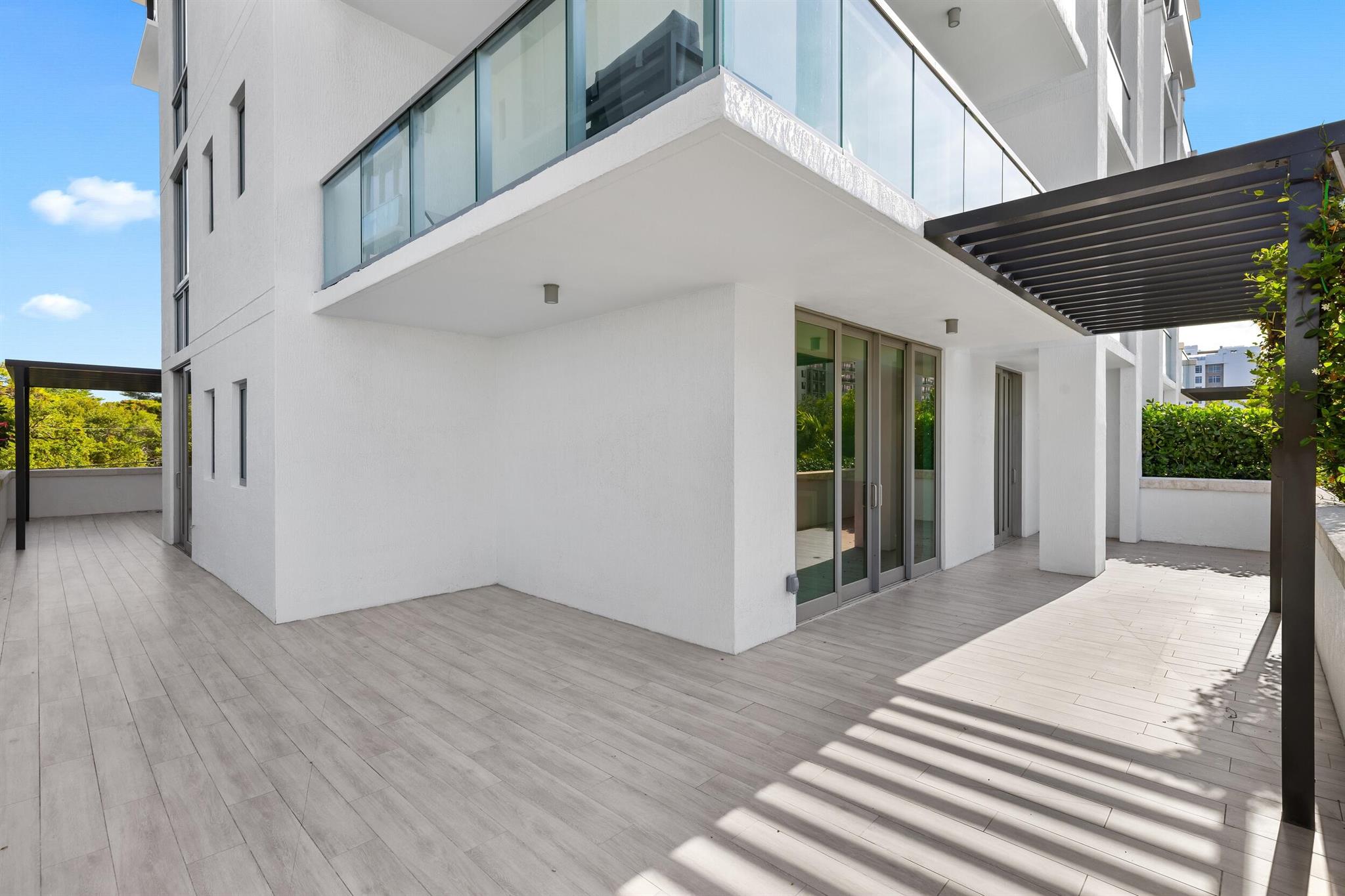 ROYAL PALM RESIDENCES - Residential