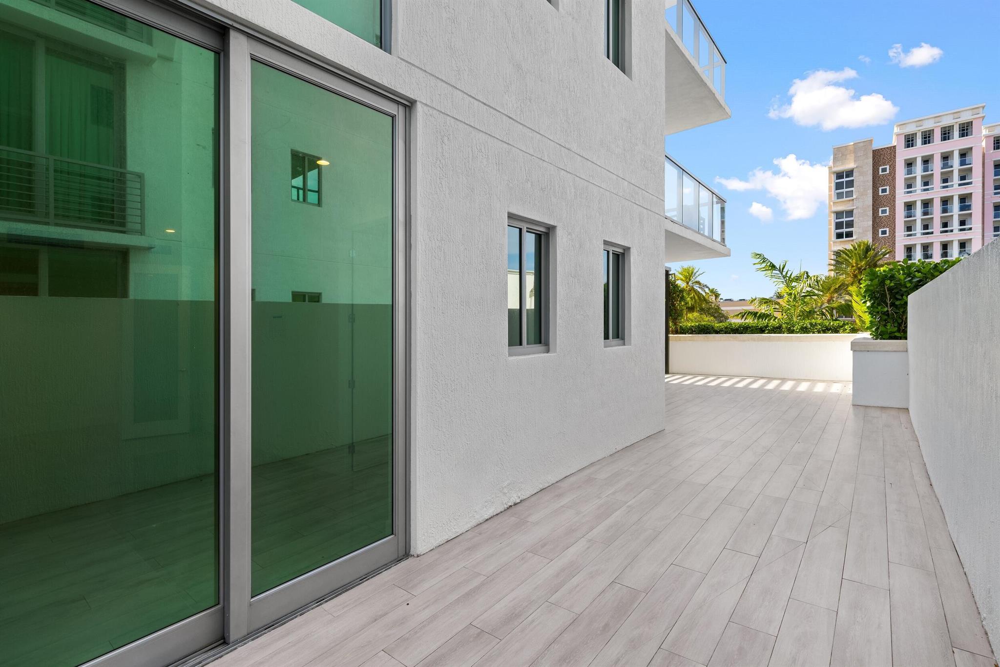 ROYAL PALM RESIDENCES - Residential