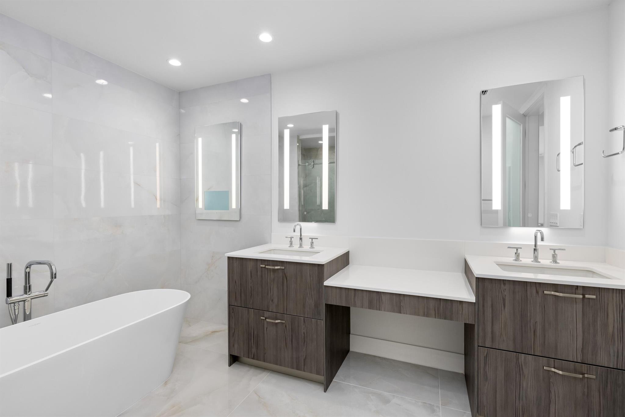 ROYAL PALM RESIDENCES - Residential