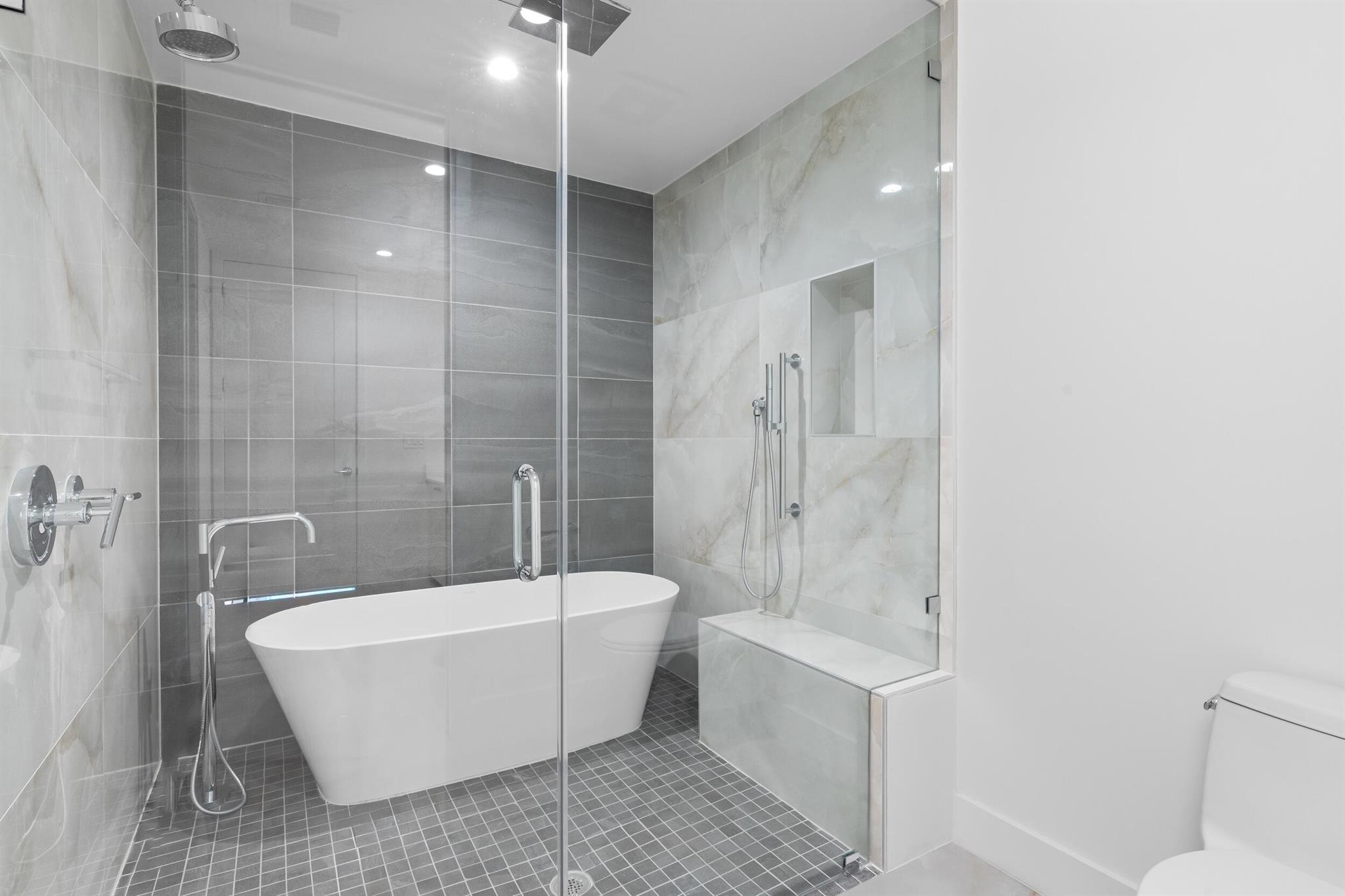 ROYAL PALM RESIDENCES - Residential