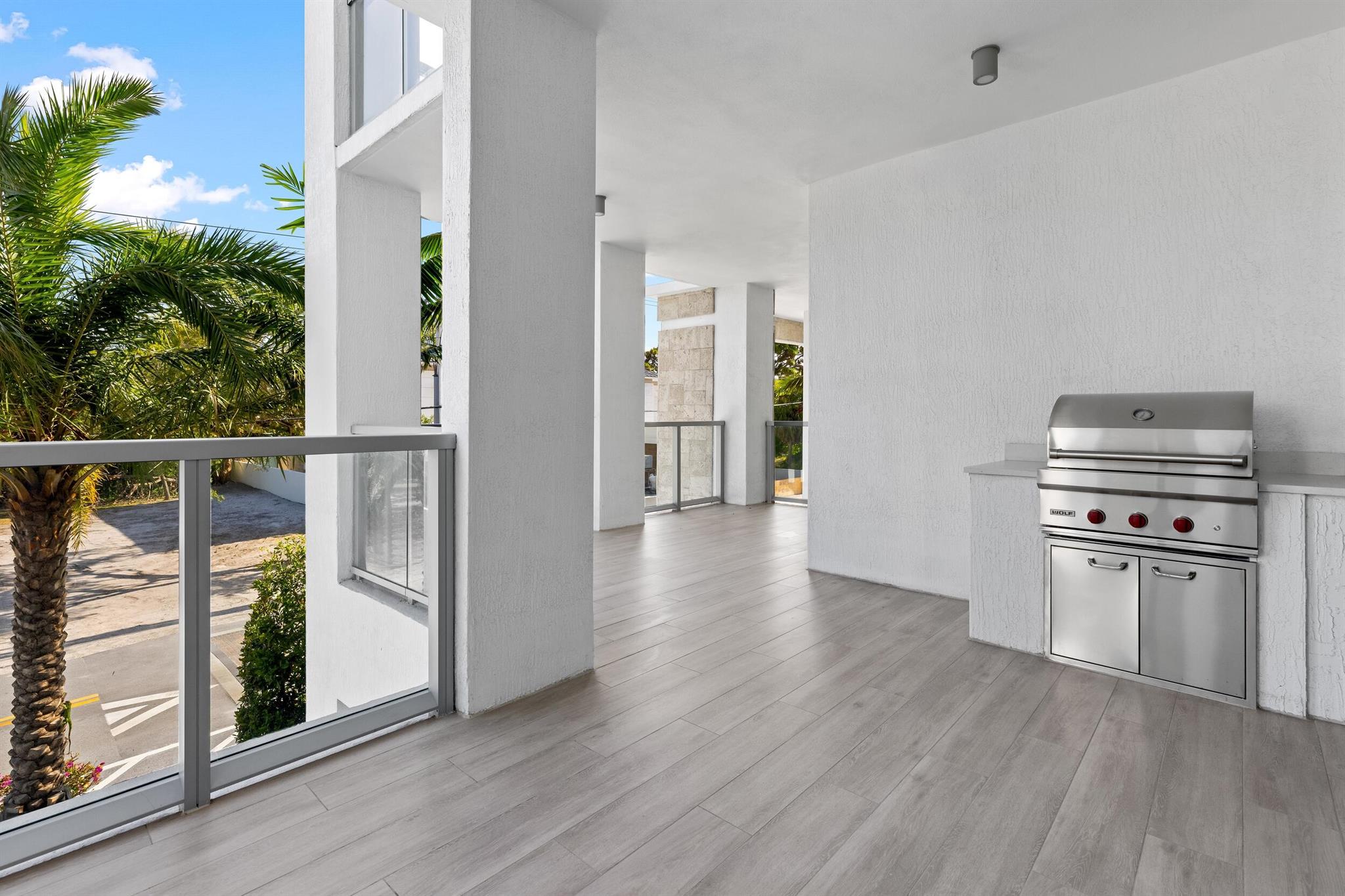 ROYAL PALM RESIDENCES - Residential