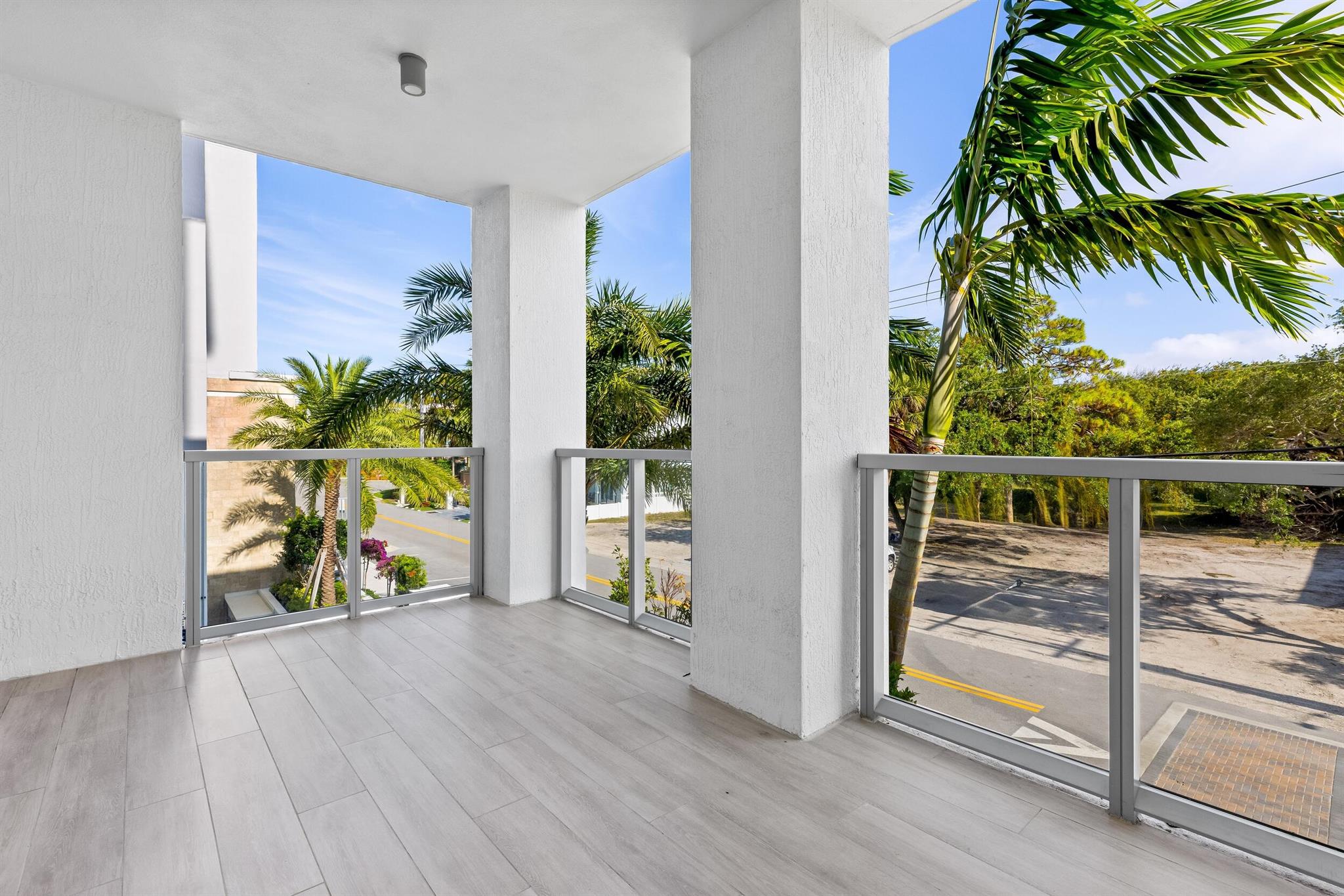 ROYAL PALM RESIDENCES - Residential