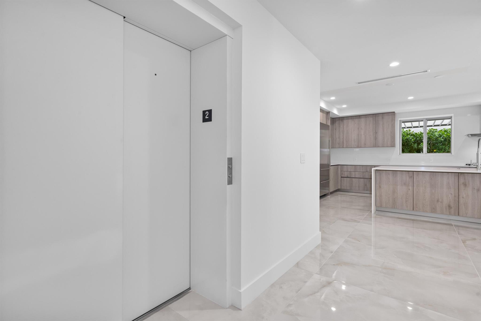 ROYAL PALM RESIDENCES - Residential