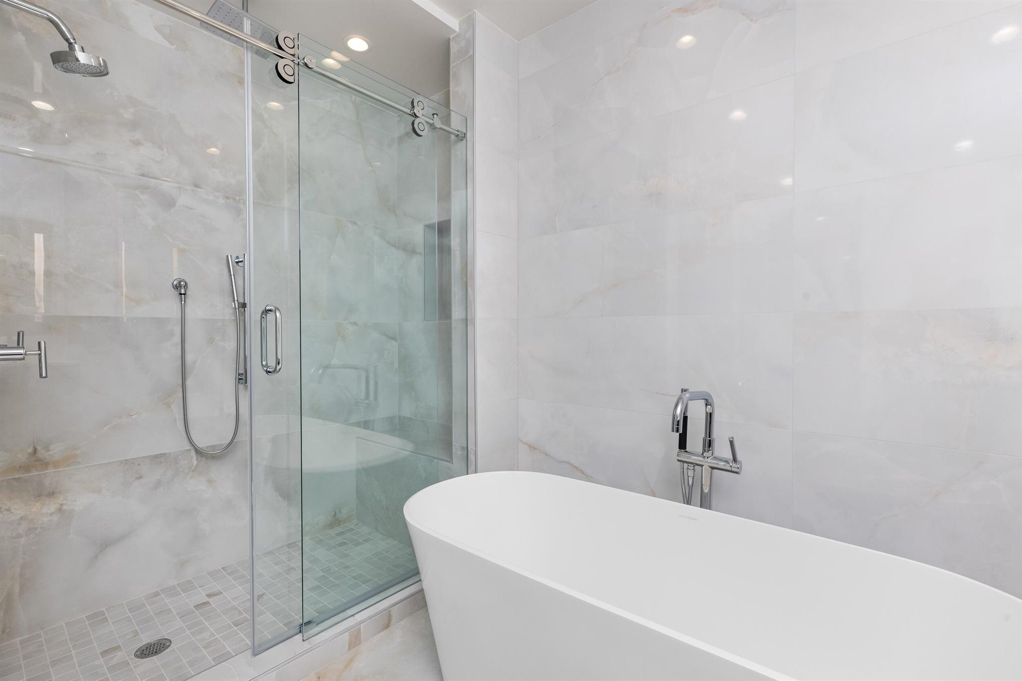 ROYAL PALM RESIDENCES - Residential