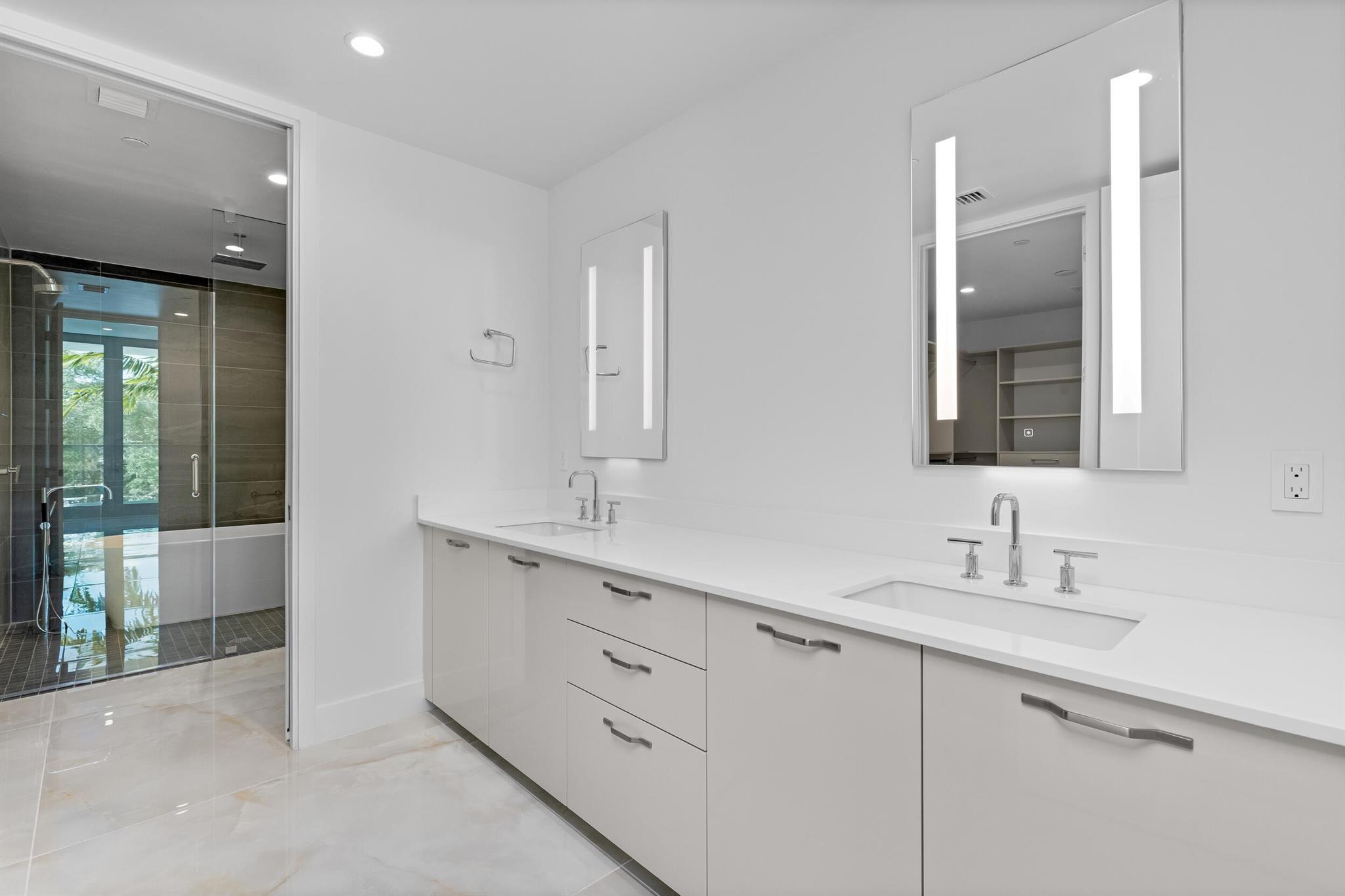 ROYAL PALM RESIDENCES - Residential