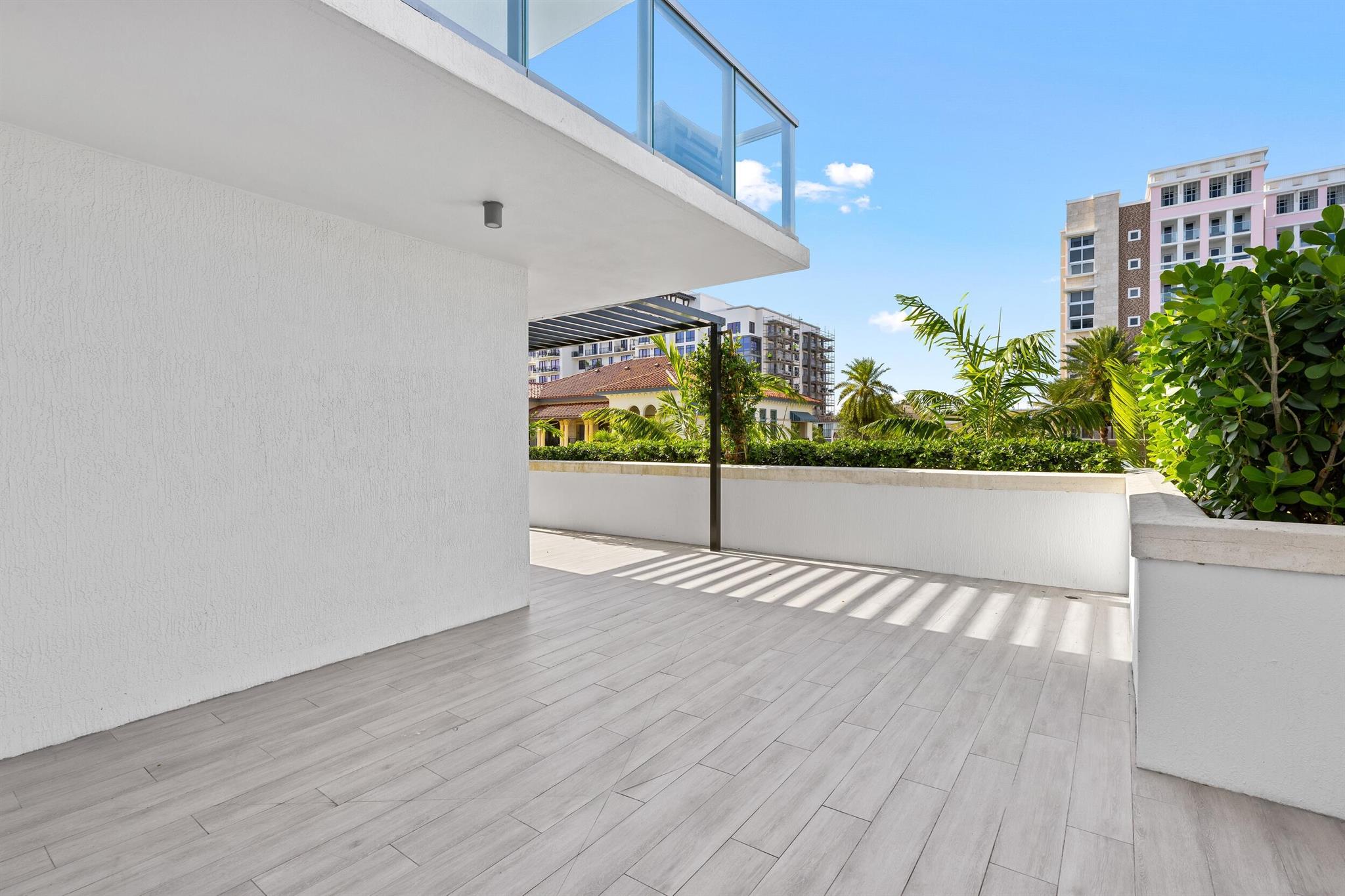 ROYAL PALM RESIDENCES - Residential