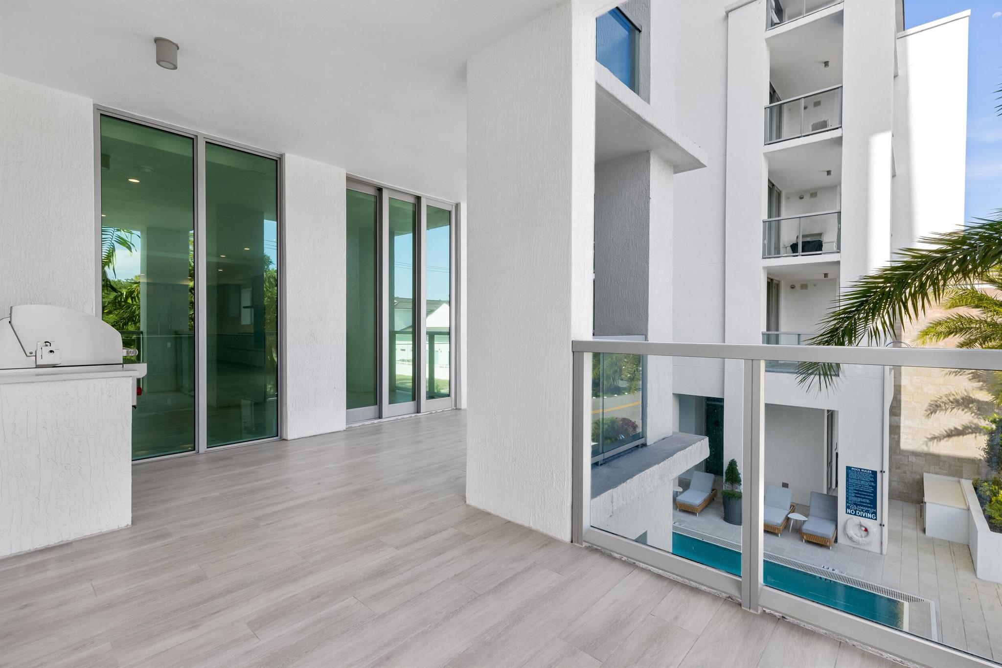 ROYAL PALM RESIDENCES - Residential