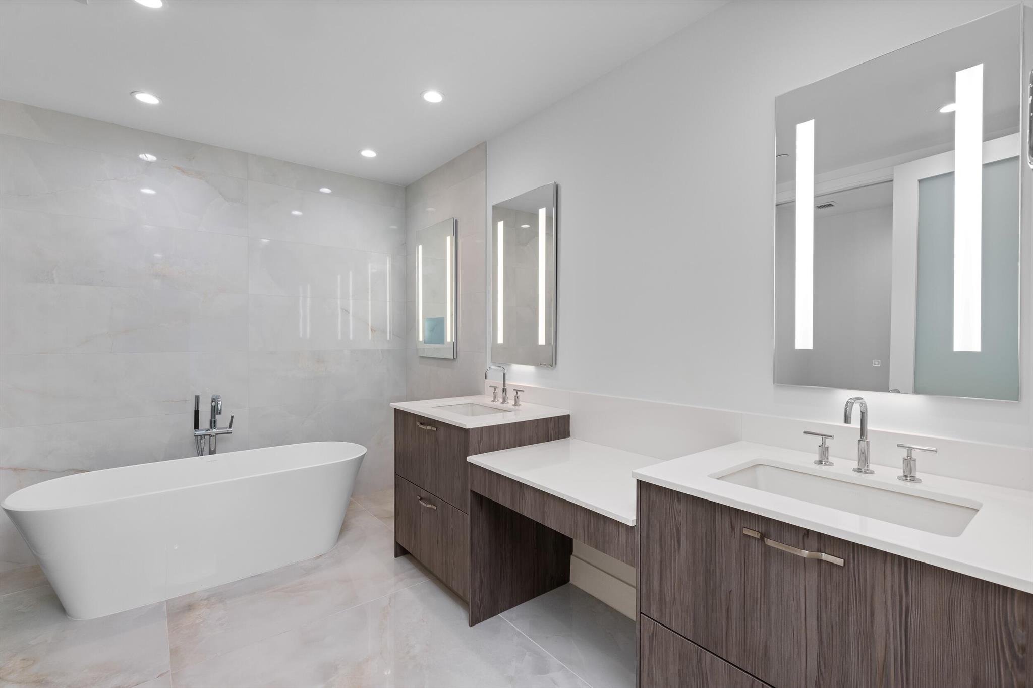 ROYAL PALM RESIDENCES - Residential