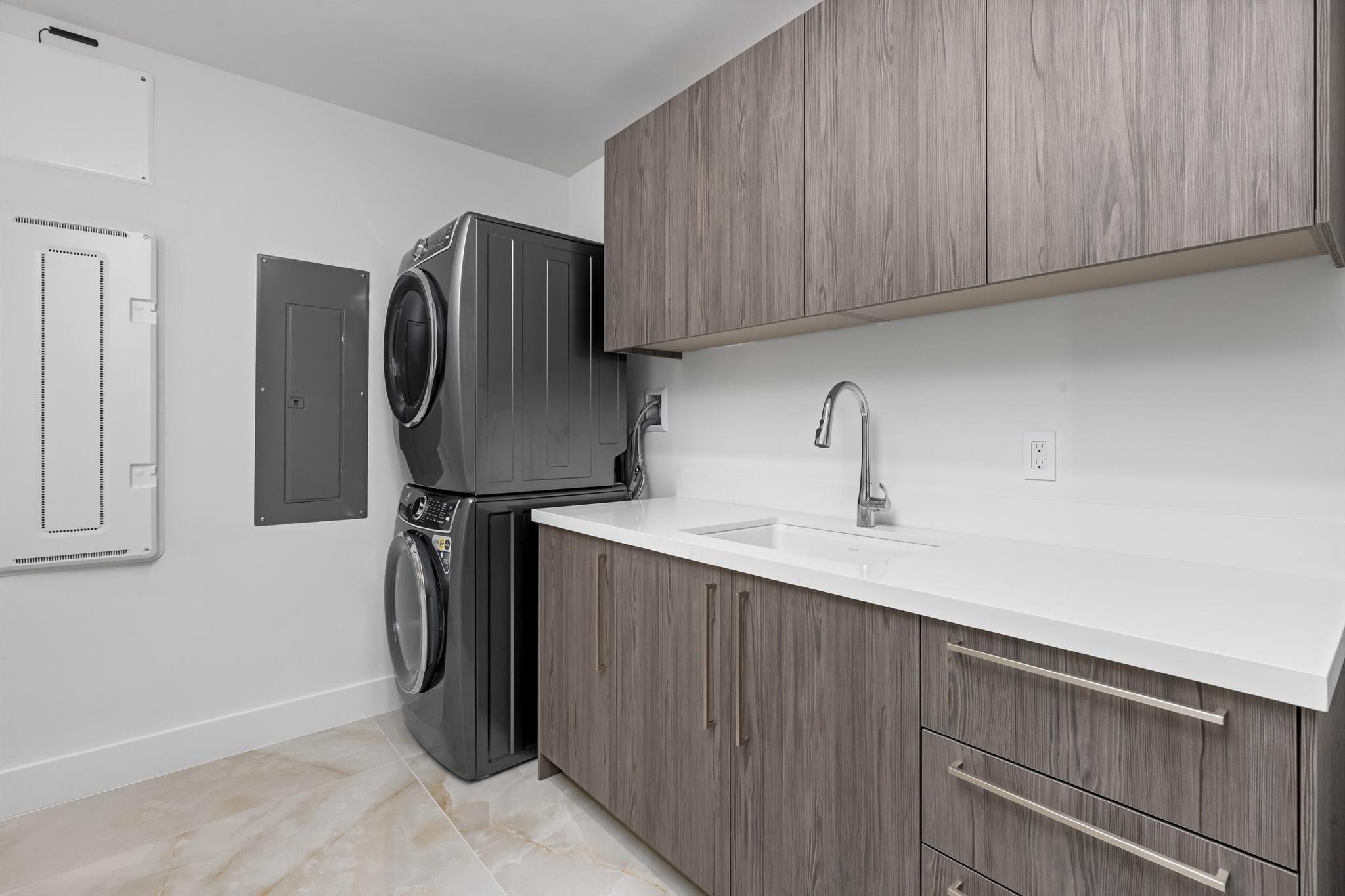 ROYAL PALM RESIDENCES - Residential