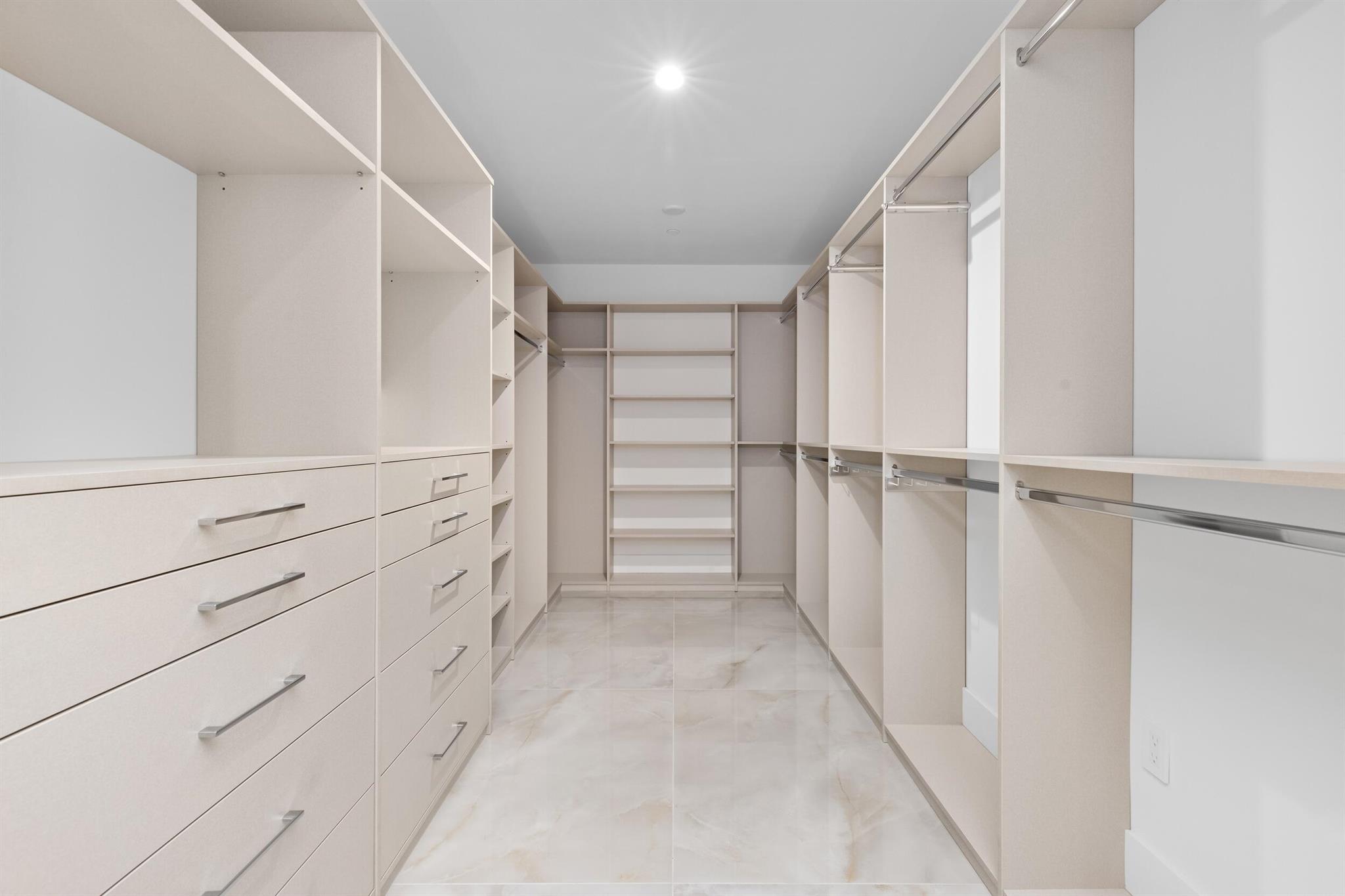 ROYAL PALM RESIDENCES - Residential