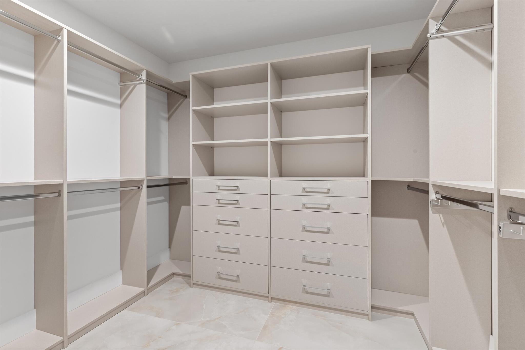 ROYAL PALM RESIDENCES - Residential