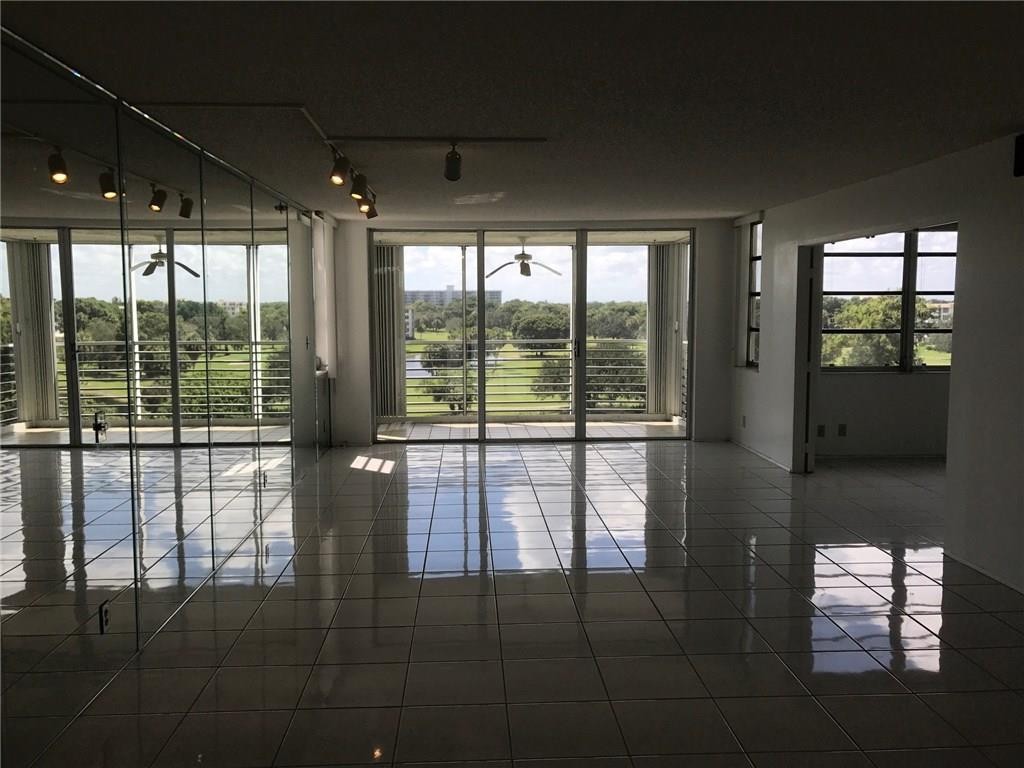 Palm Aire CC - Residential