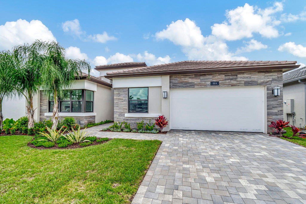 Photo of 9814 Evergreen Woods Lane, Boynton Beach, FL 33473 (MLS # R11005839)