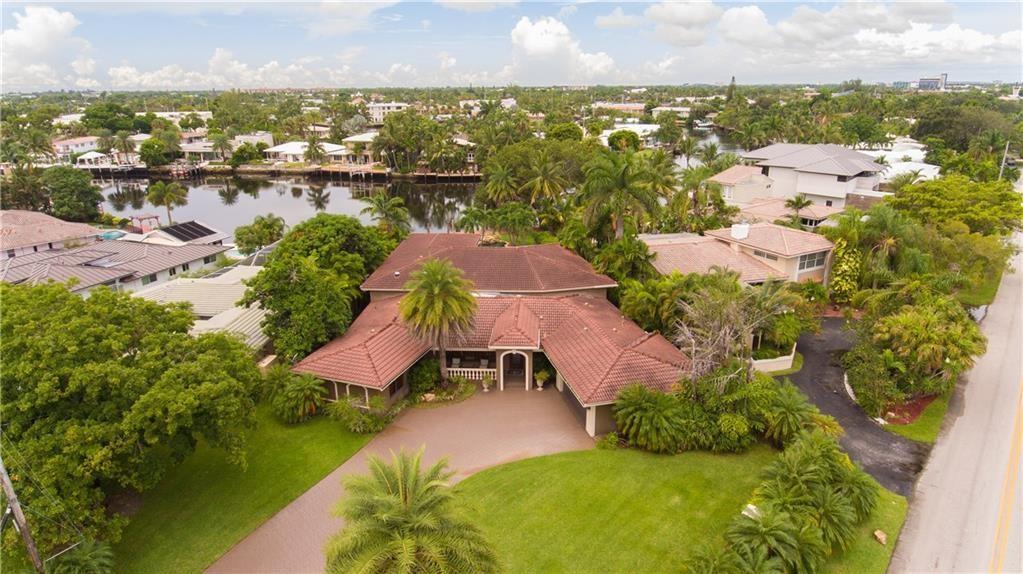 2425 Middle River Drive