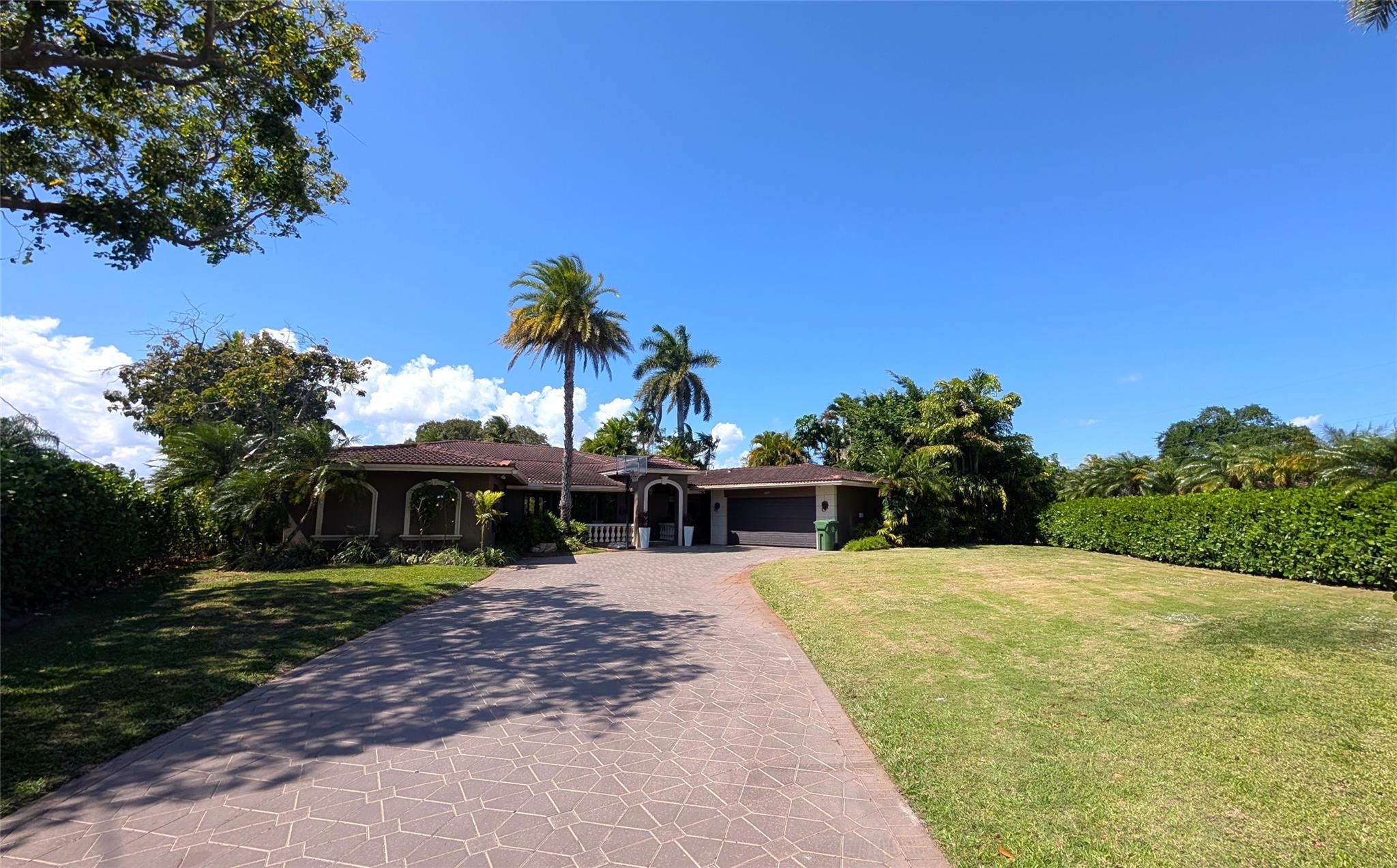 2425 Middle River Drive
