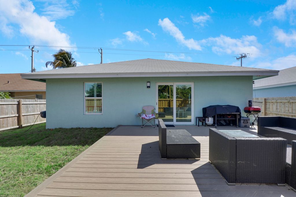 Photo of 3121 Pinewood Avenue, West Palm Beach, FL 33407 (MLS # B26012613)