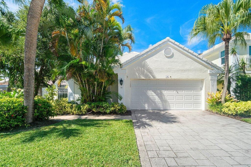 Photo of 16 Blenheim Court, Palm Beach Gardens, FL 33418 (MLS # R11026071)