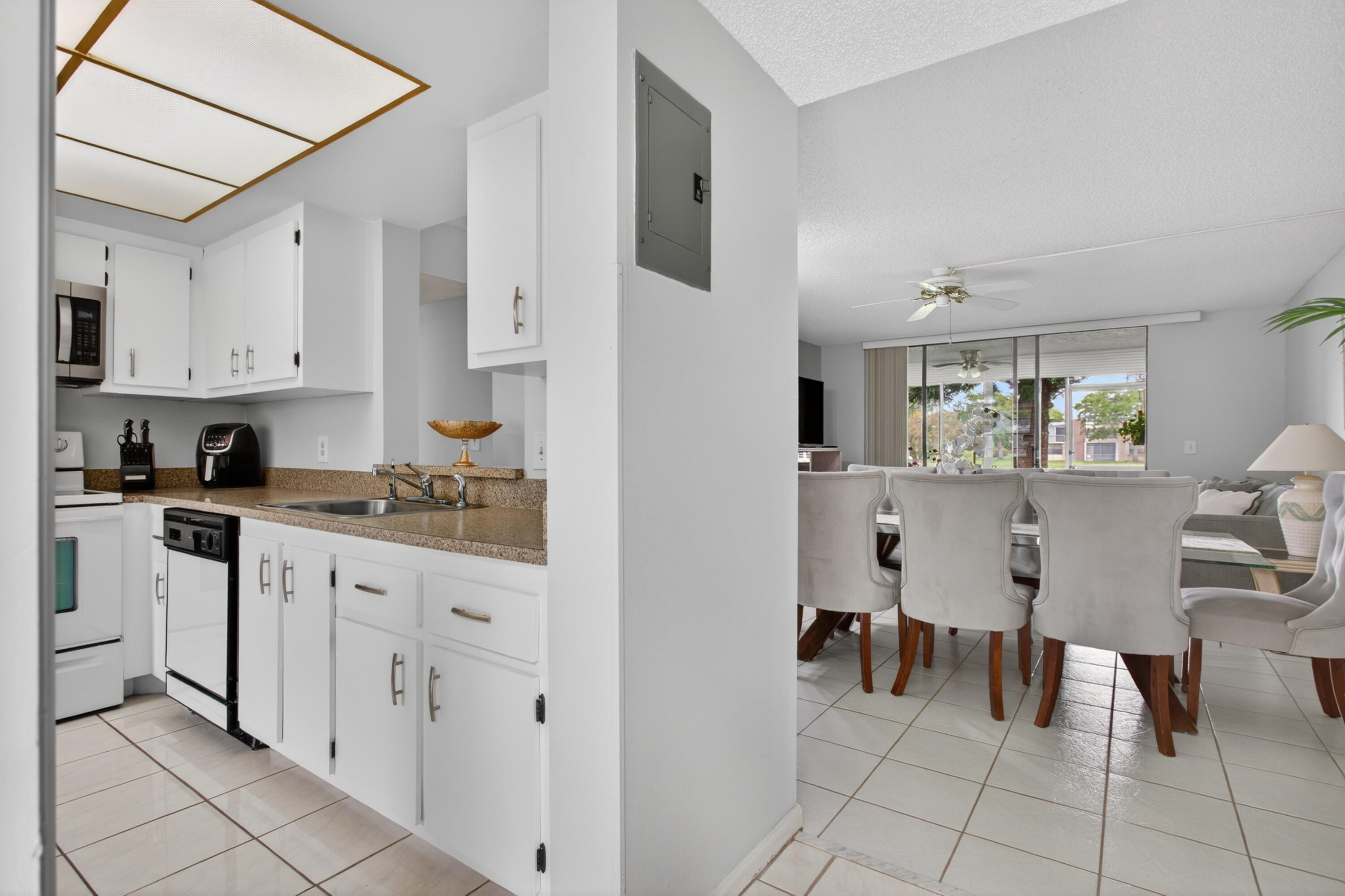 31 OF PALM SPRINGS 3 CONDO - Residential