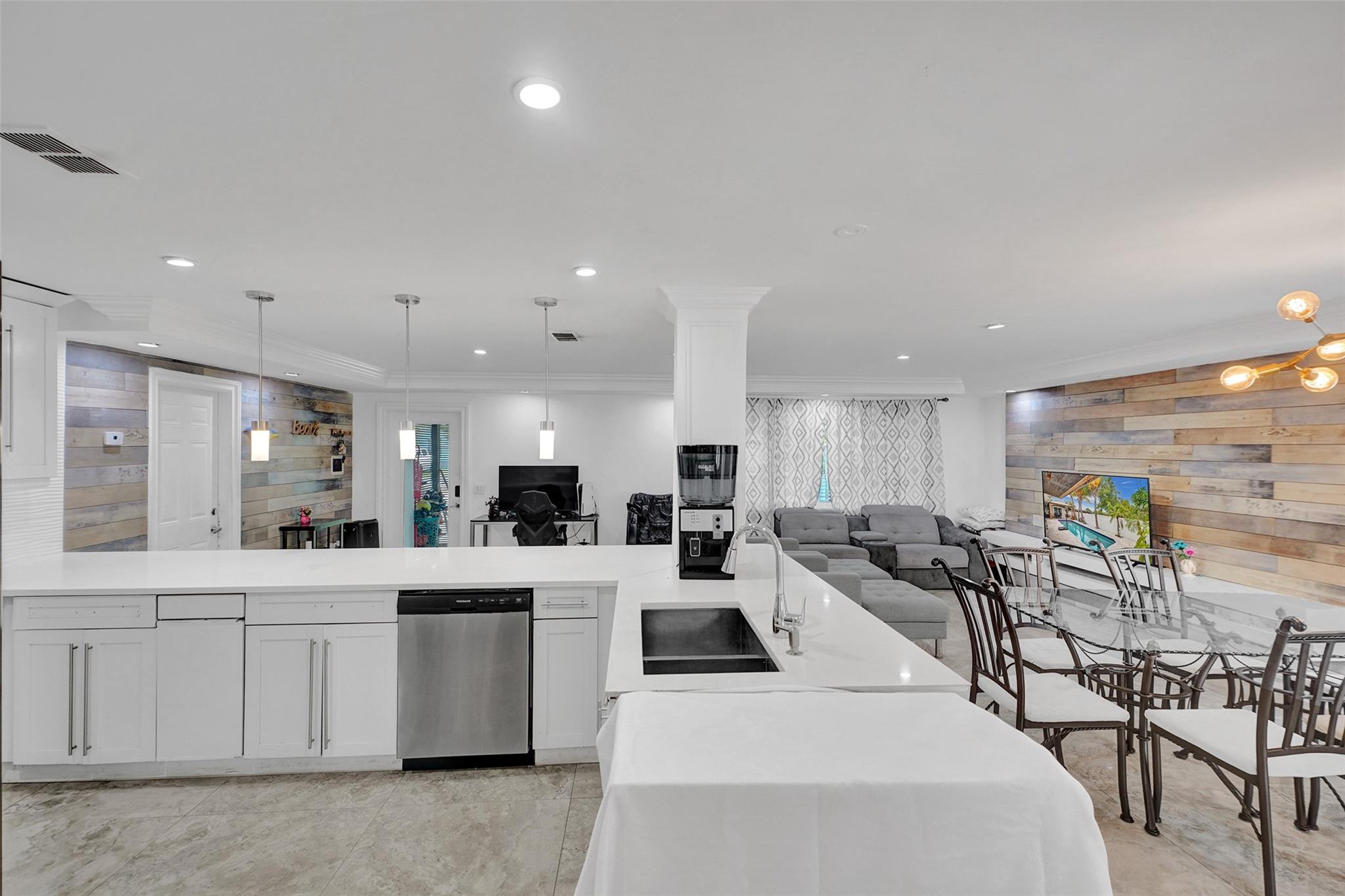 2131 NW 4th St