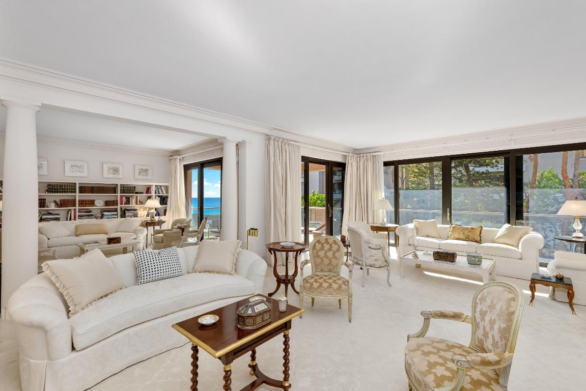 2 N Breakers Row S22/23