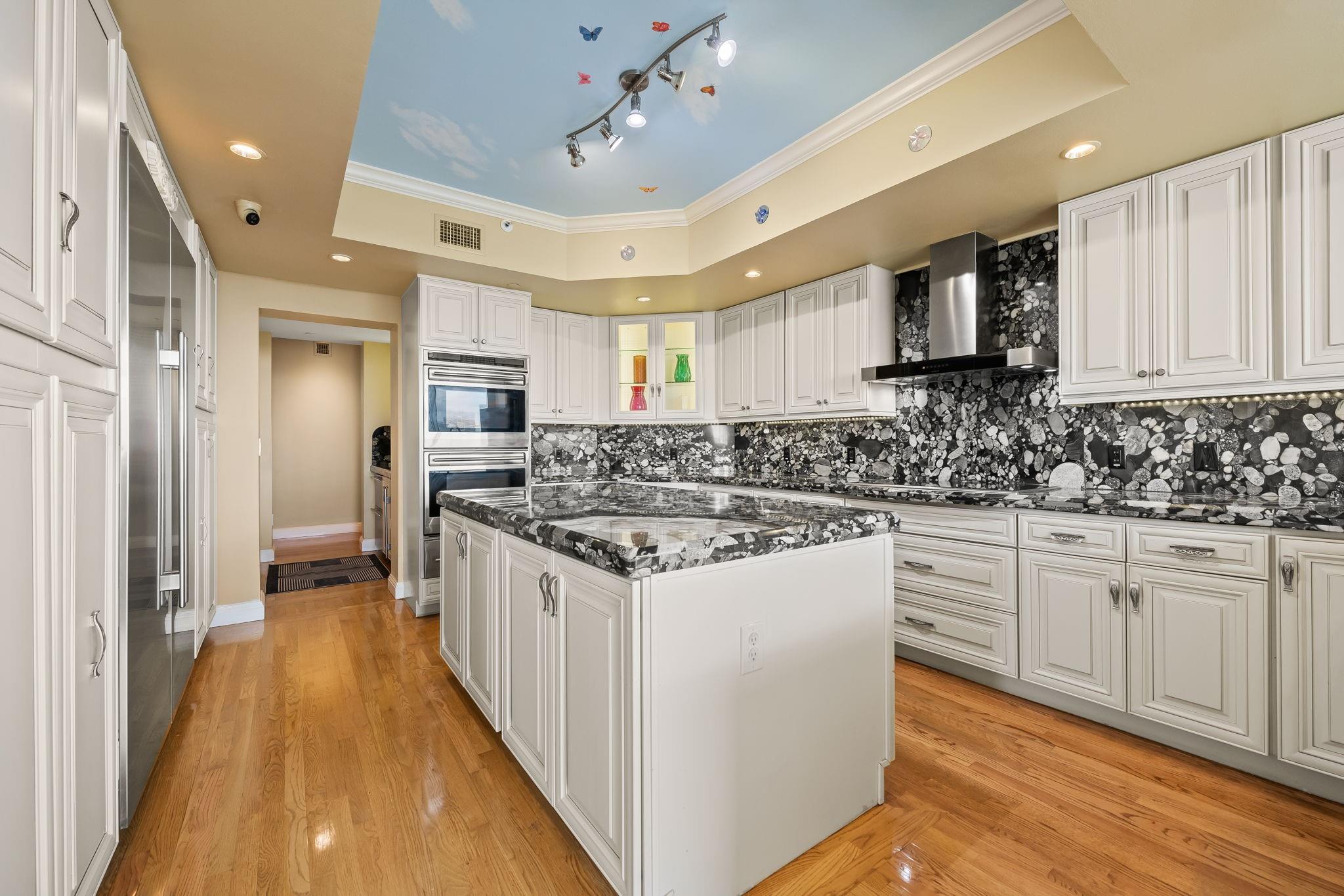 HARBOURGAGE PLACE - Residential