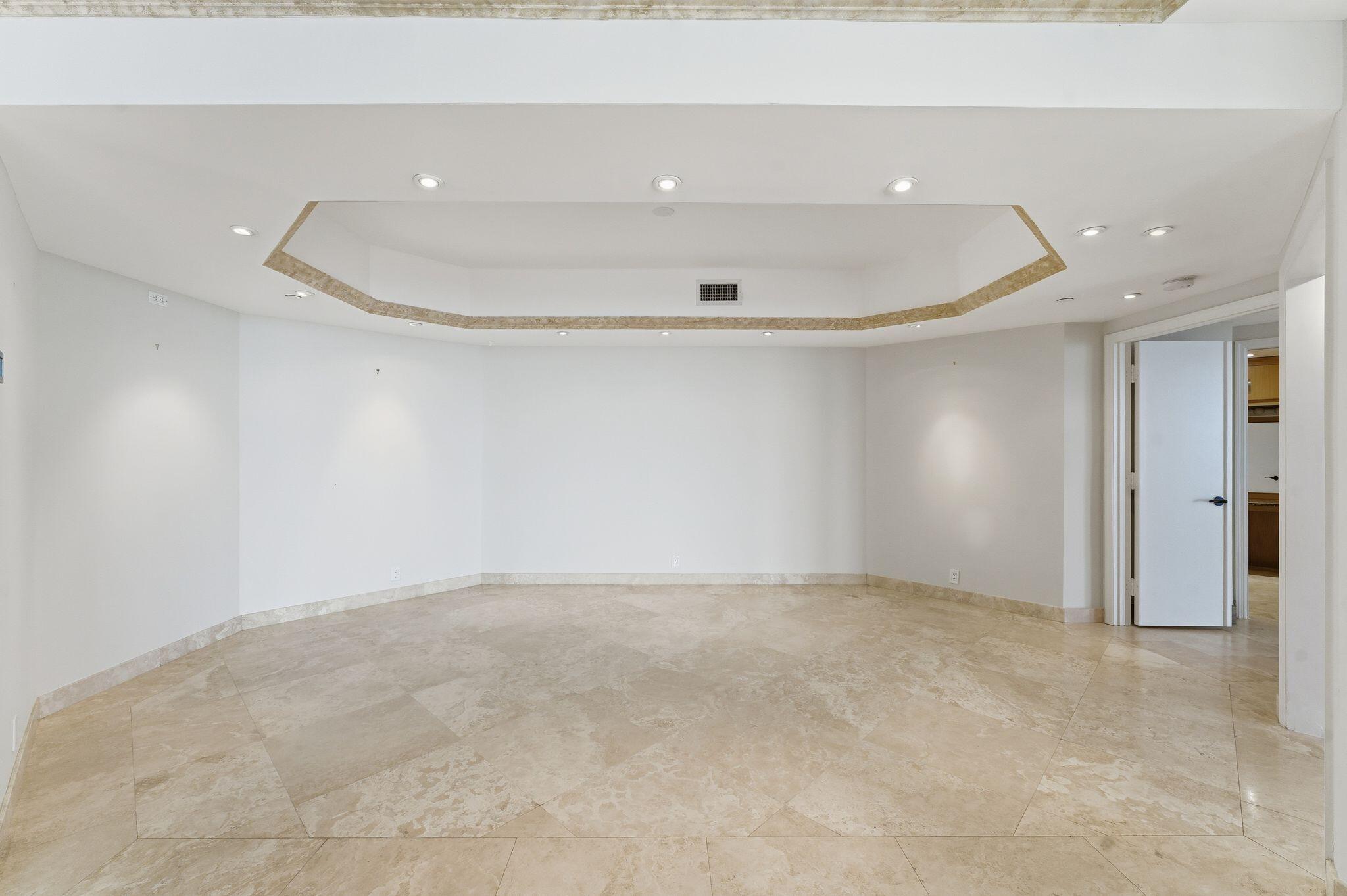 PALM BEACH HAMPTON CONDO - Residential