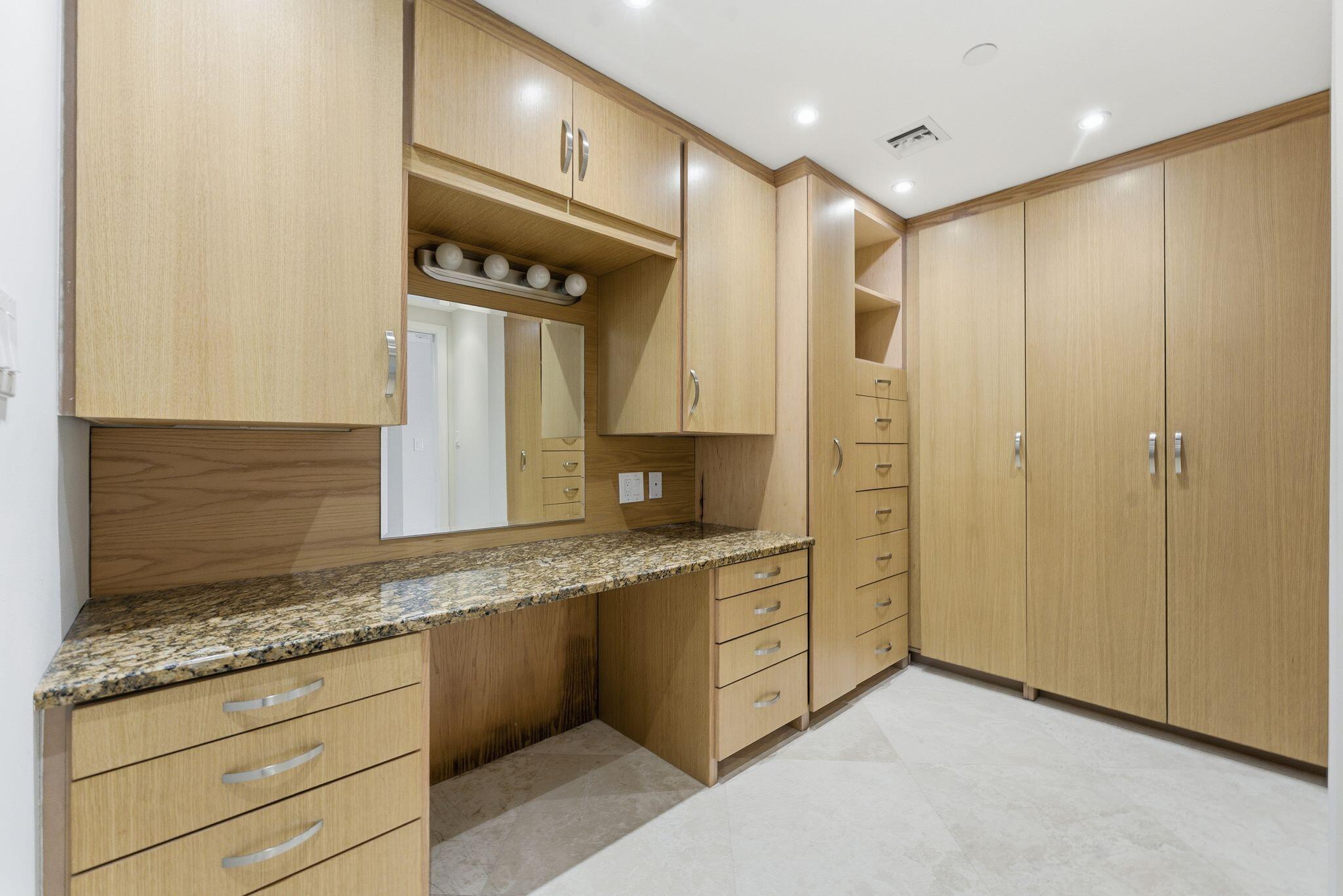 PALM BEACH HAMPTON CONDO - Residential