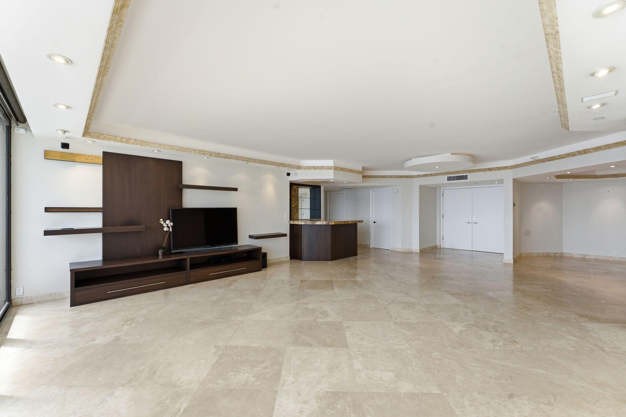 PALM BEACH HAMPTON CONDO - Residential