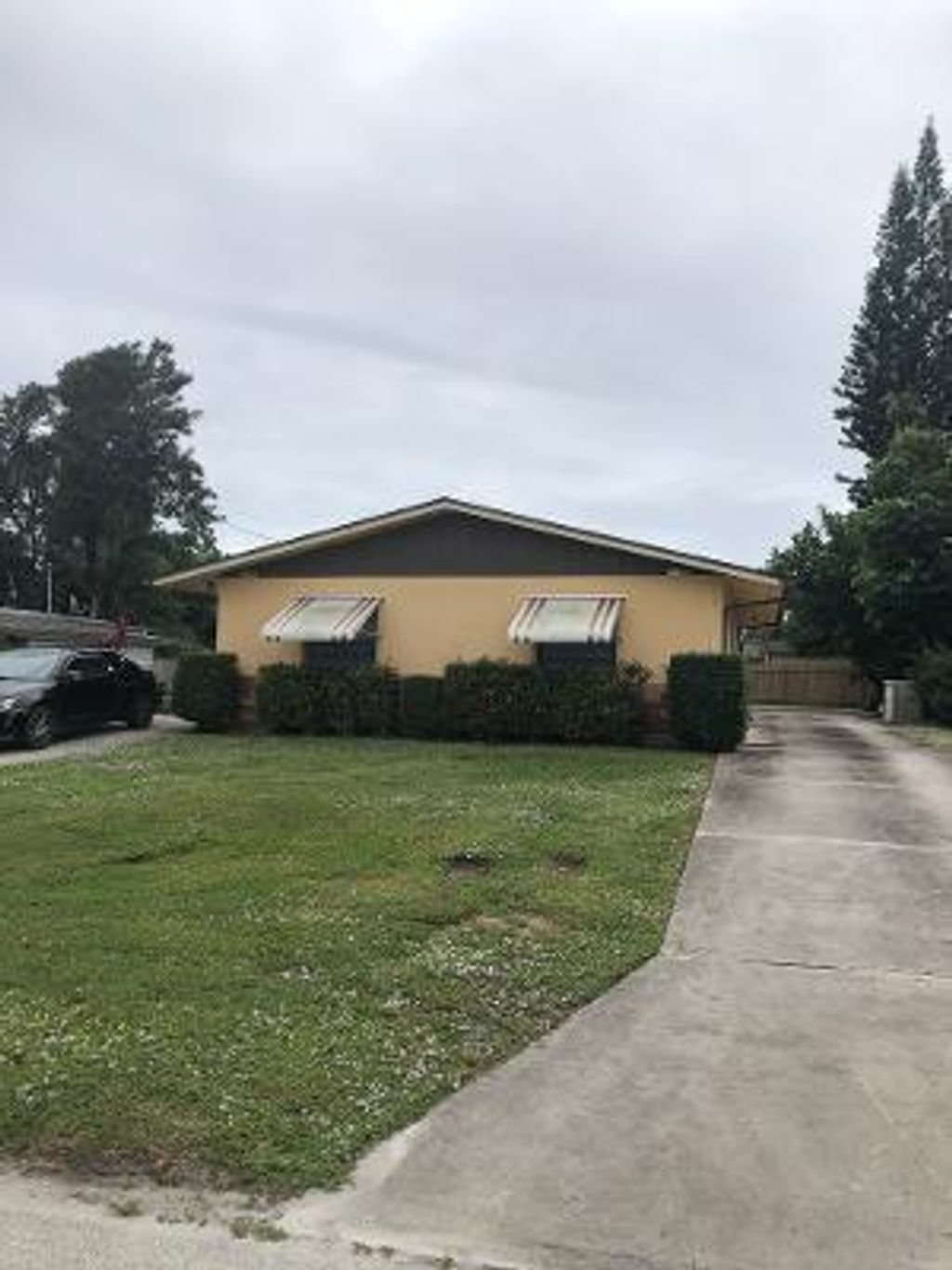 Photo of 609 El Rancho Drive, Fort Pierce, FL 34982 (MLS # R10760404)