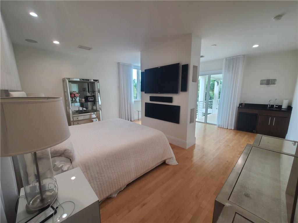 HILLSBORO HARBOR UNIT B - Residential