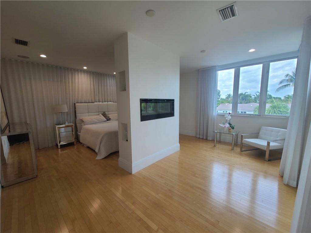 HILLSBORO HARBOR UNIT B - Residential