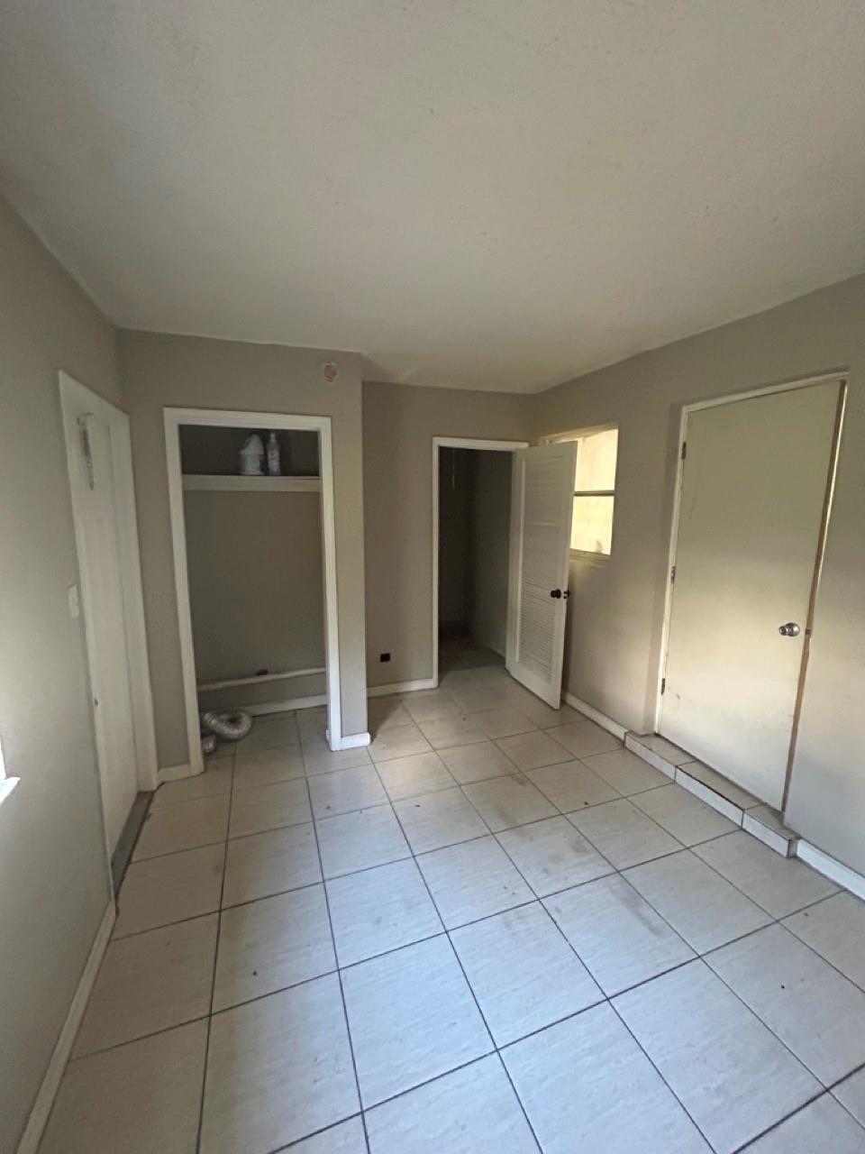 SUNSHINE VILLAS - Residential Lease