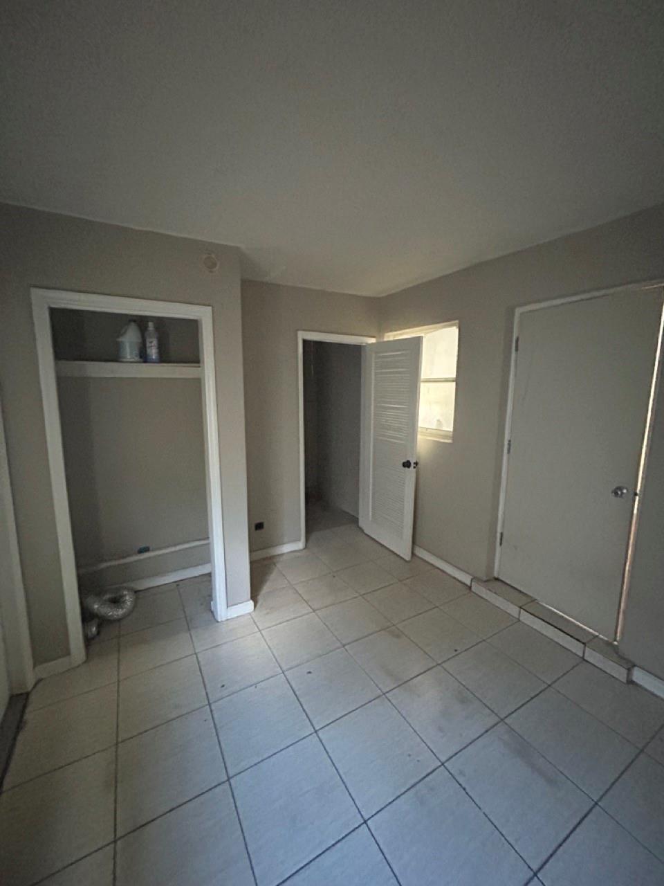 SUNSHINE VILLAS - Residential Lease