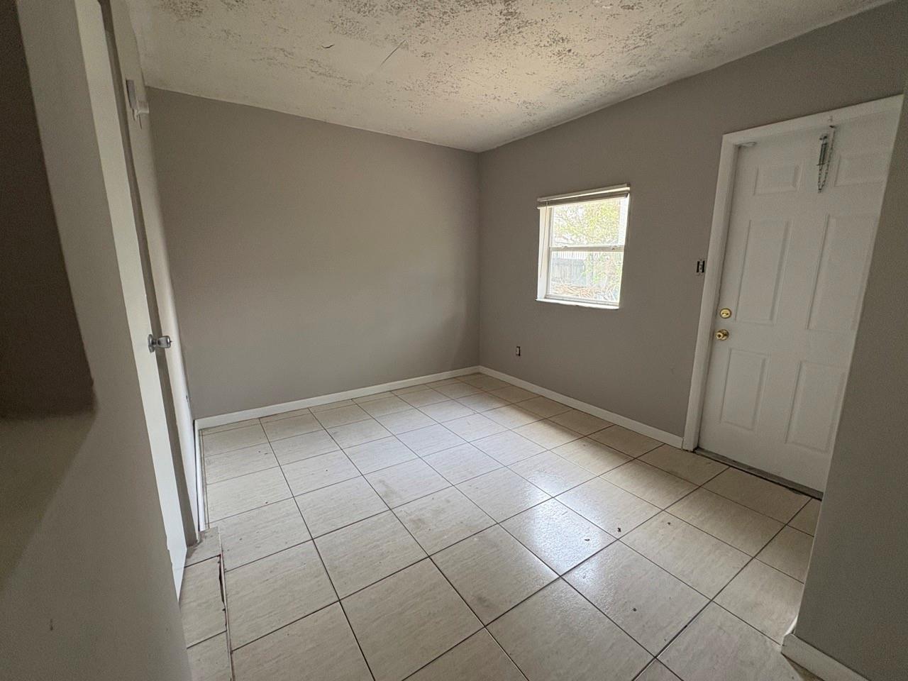 SUNSHINE VILLAS - Residential Lease