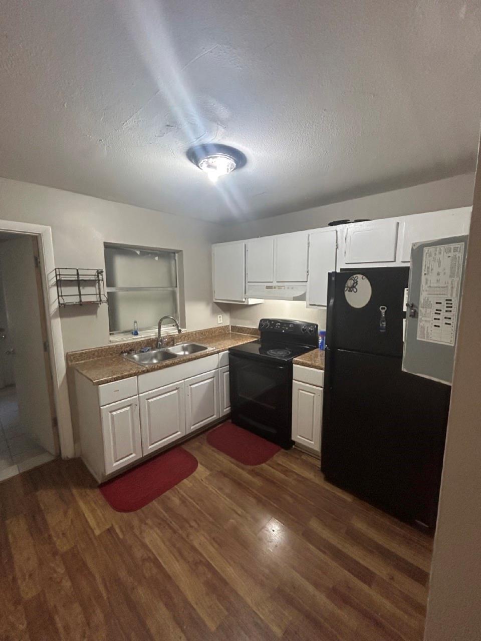 SUNSHINE VILLAS - Residential Lease