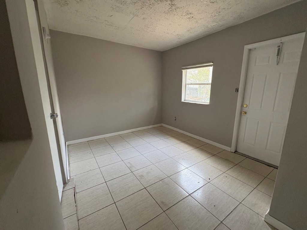 SUNSHINE VILLAS - Residential Lease