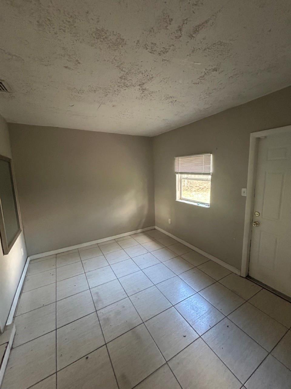 SUNSHINE VILLAS - Residential Lease