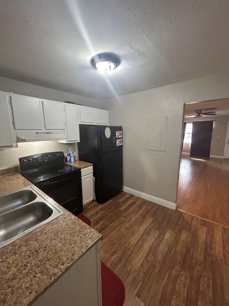 SUNSHINE VILLAS - Residential Lease